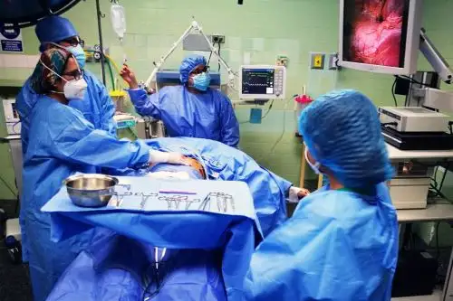 El cirujano cardiovascular, Alonso Palomino, explicó que en estos momentos existe un gran número de pacientes que necesitan tratamiento ortopédico o quirúrgico pues podrían estar sufriendo el estrechamiento de los órganos torácicos. ANDINA/ INSN Breña