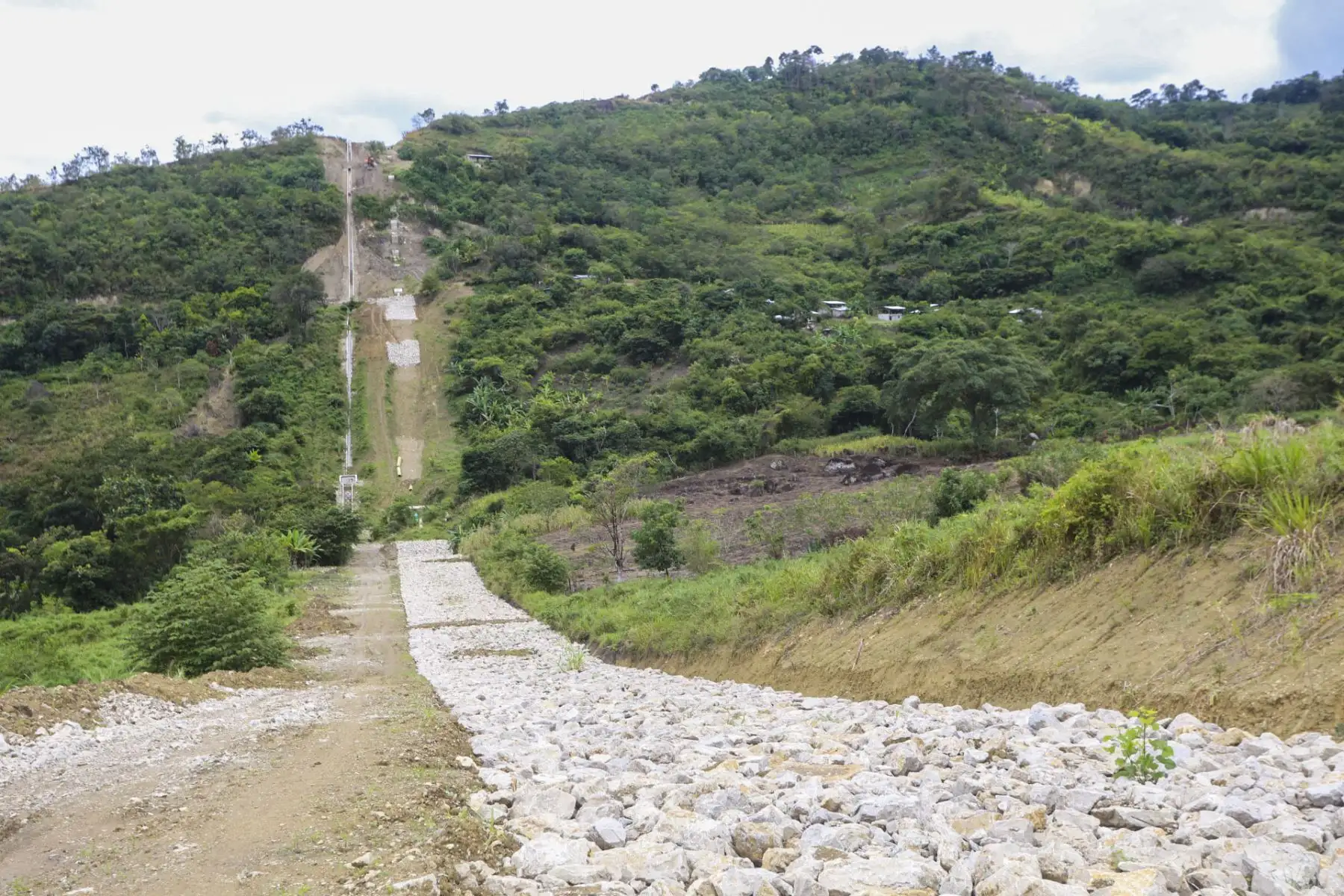 Proyecto de riego “San Antonio de Huarango” ubicado en San Ignacio, Cajamarca, con una inversión de 40 millones de soles beneficiará a casi 1,000 familias productoras agropecuarias, principalmente pequeñas.
Foto: Midagri Proyecto de riego “San Antonio de Huarango” ubicado en San Ignacio, Cajamarca, con una inversión de 40 millones de soles beneficiará a casi 1,000 familias productoras agropecuarias, principalmente pequeñas.
Foto: Midagri