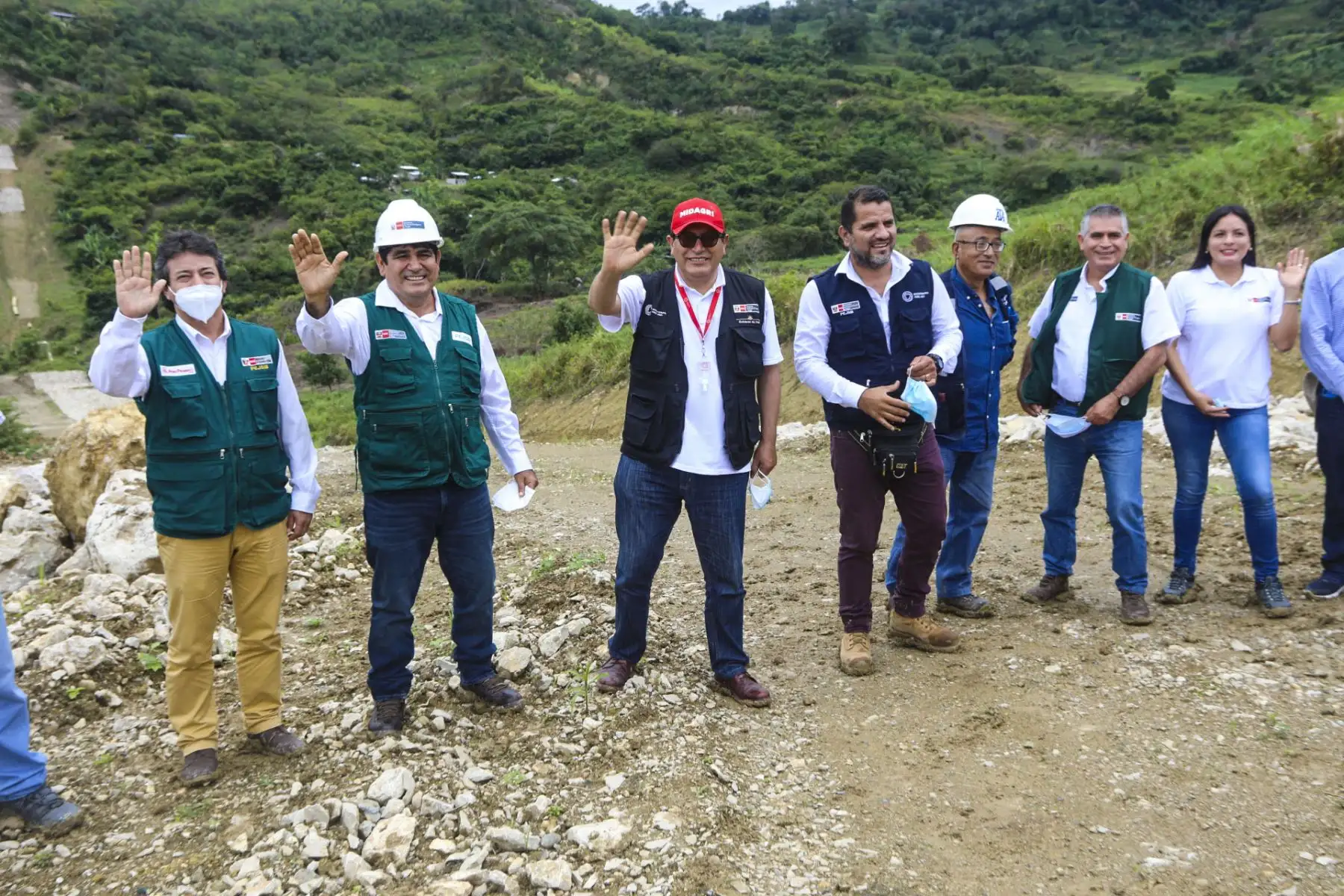 Proyecto de riego “San Antonio de Huarango” ubicado en San Ignacio, Cajamarca, con una inversión de 40 millones de soles beneficiará a casi 1,000 familias productoras agropecuarias, principalmente pequeñas.
Foto: Midagri Proyecto de riego “San Antonio de Huarango” ubicado en San Ignacio, Cajamarca, con una inversión de 40 millones de soles beneficiará a casi 1,000 familias productoras agropecuarias, principalmente pequeñas.
Foto: Midagri