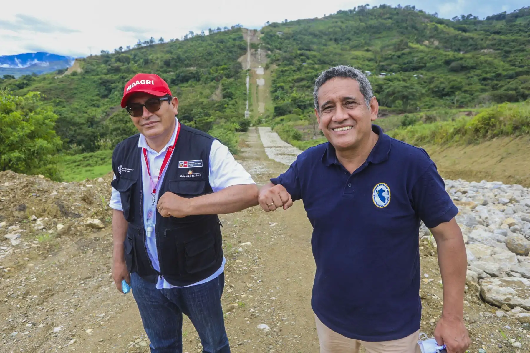 Proyecto de riego “San Antonio de Huarango” ubicado en San Ignacio, Cajamarca, con una inversión de 40 millones de soles beneficiará a casi 1,000 familias productoras agropecuarias, principalmente pequeñas.
Foto: Midagri Proyecto de riego “San Antonio de Huarango” ubicado en San Ignacio, Cajamarca, con una inversión de 40 millones de soles beneficiará a casi 1,000 familias productoras agropecuarias, principalmente pequeñas.
Foto: Midagri