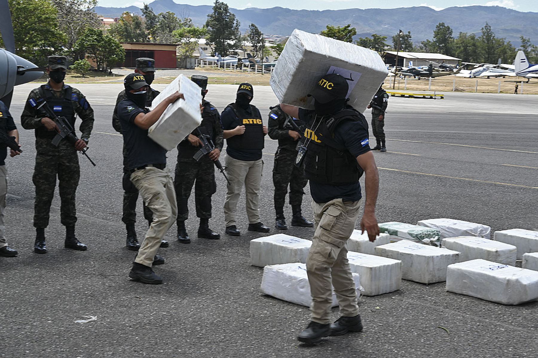 La cocaína, la maquinaria y otros elementos encontrados, superarían en valor los nueve millones de dólares. Foto: AFP
