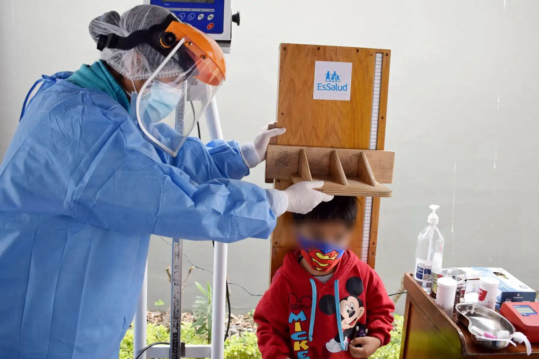 EsSalud reinició atenciones primarias en el Policlínico San Luis.
Niños de 0 a 5 años se benefician de vacunas para 26 enfermedades principalmente influenza y hepatitis B, control de anemia y medicinas,etc.
Foto: EsSalud
