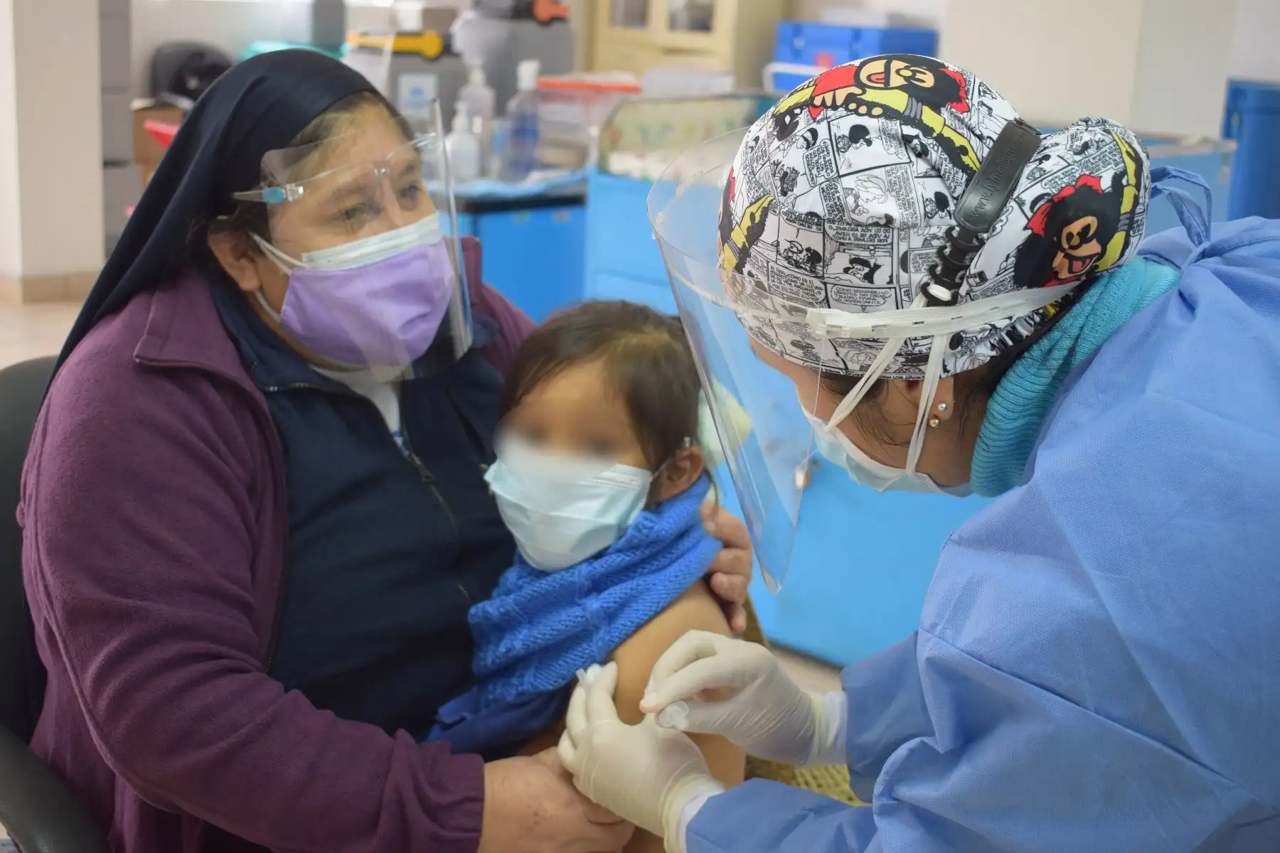 EsSalud reinició atenciones primarias en el Policlínico San Luis.
Niños de 0 a 5 años se benefician de vacunas para 26 enfermedades principalmente influenza y hepatitis B, control de anemia y medicinas,etc.
Foto: EsSalud