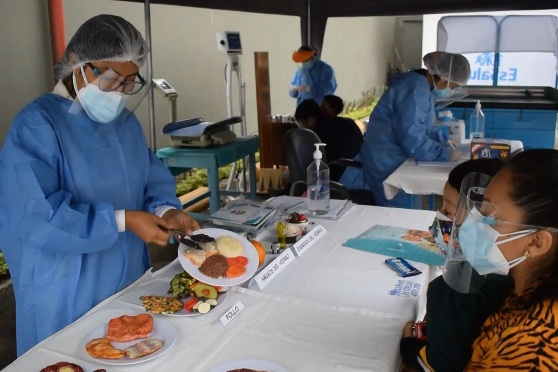 EsSalud reinició atenciones primarias en el Policlínico San Luis.
Niños de 0 a 5 años se benefician de vacunas para 26 enfermedades principalmente influenza y hepatitis B, control de anemia y medicinas,etc.
Foto: EsSalud