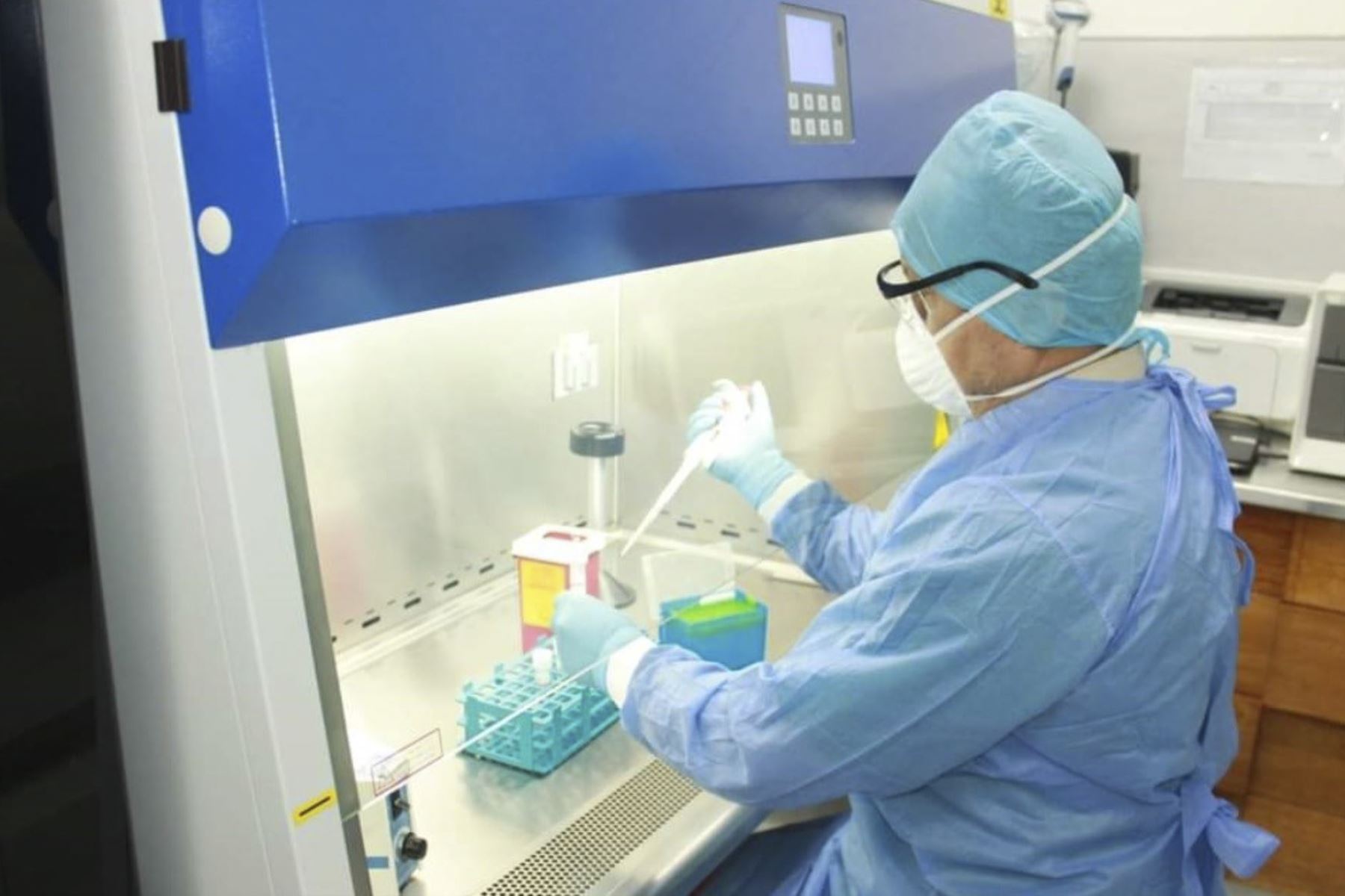 Cusco: hospital de EsSalud obtiene doble acreditación para pruebas moleculares anticovid-19.