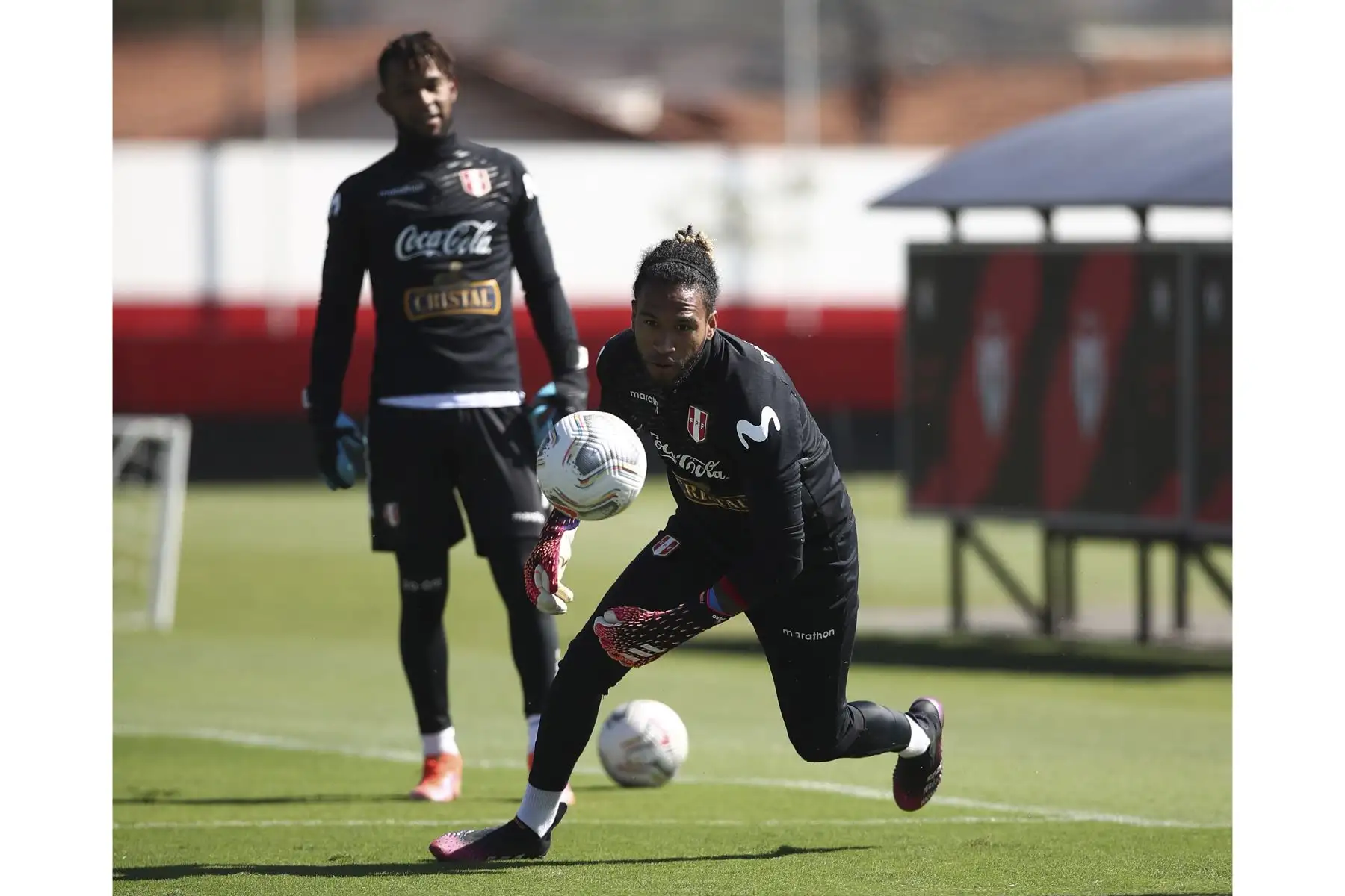Pedro Gallese de la Selección peruana trabajó por segundo día consecutivo para enfrentar este viernes a Paraguay por los cuartos de final de la Copa América. Foto: FPF