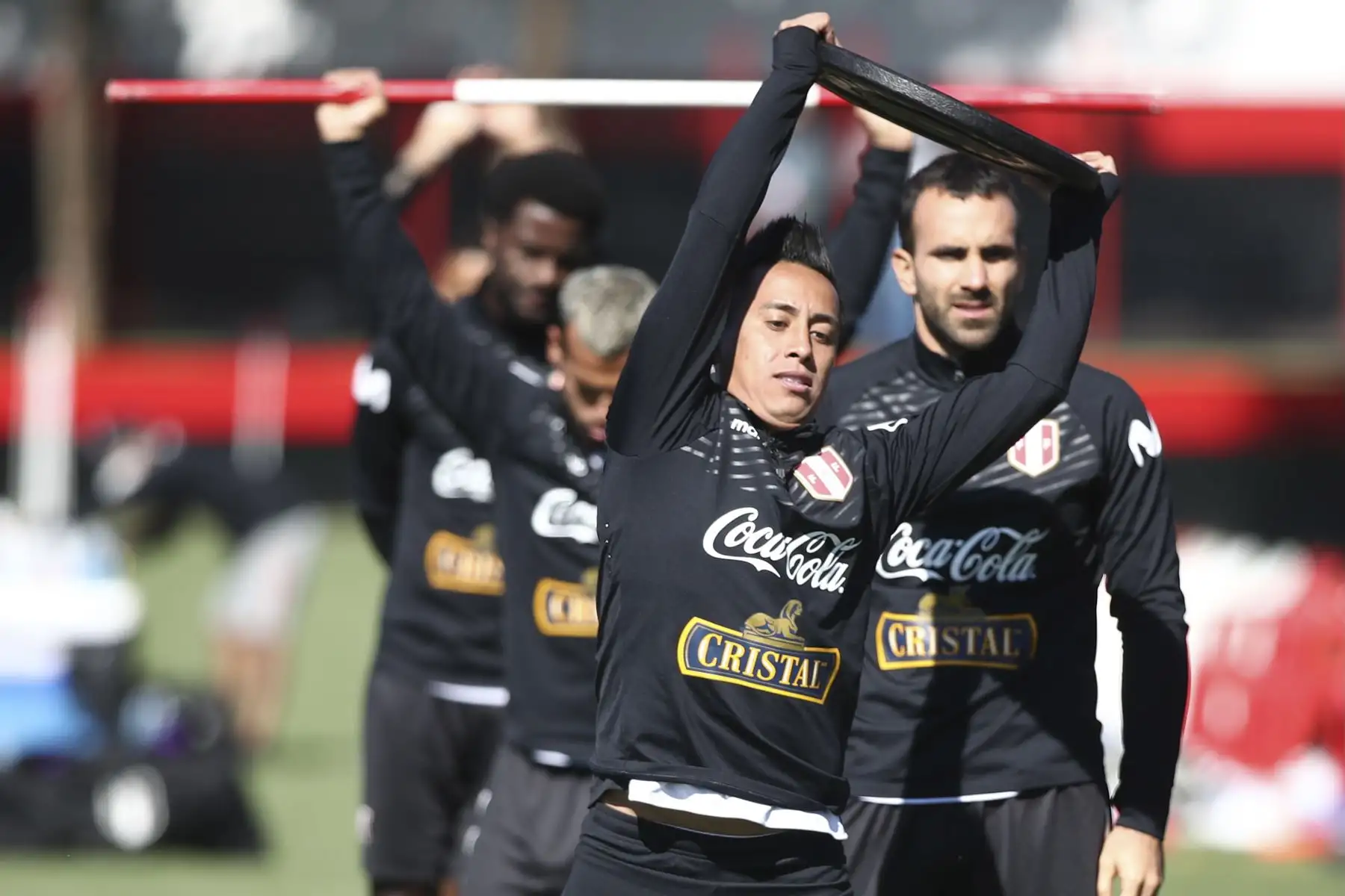 Christian Cueva de la Selección peruana trabajó por segundo día consecutivo para enfrentar este viernes a Paraguay por los cuartos de final de la Copa América. Foto: FPF