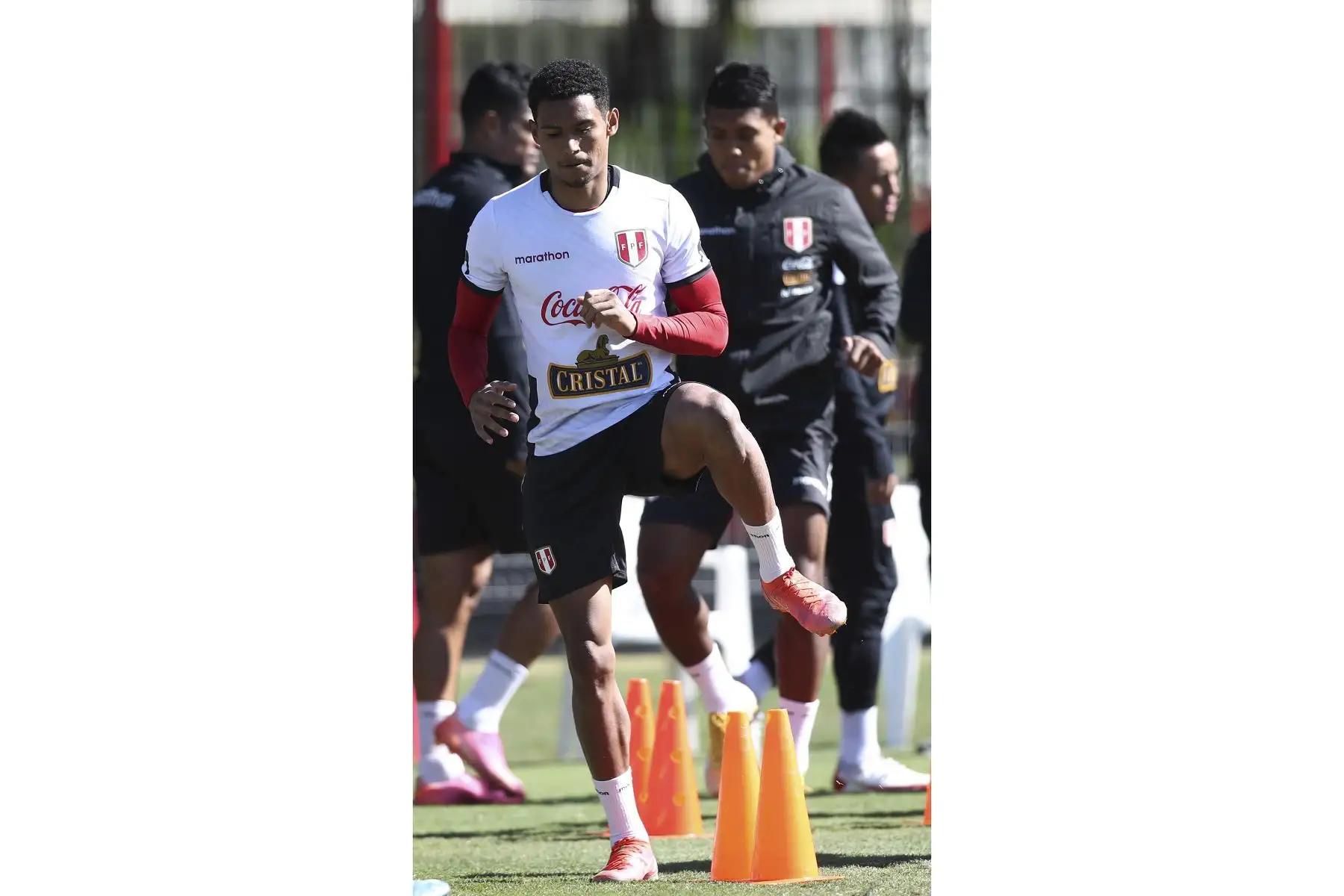 Marcos López de la Selección peruana trabajó por segundo día consecutivo para enfrentar este viernes a Paraguay por los cuartos de final de la Copa América. Foto: FPF