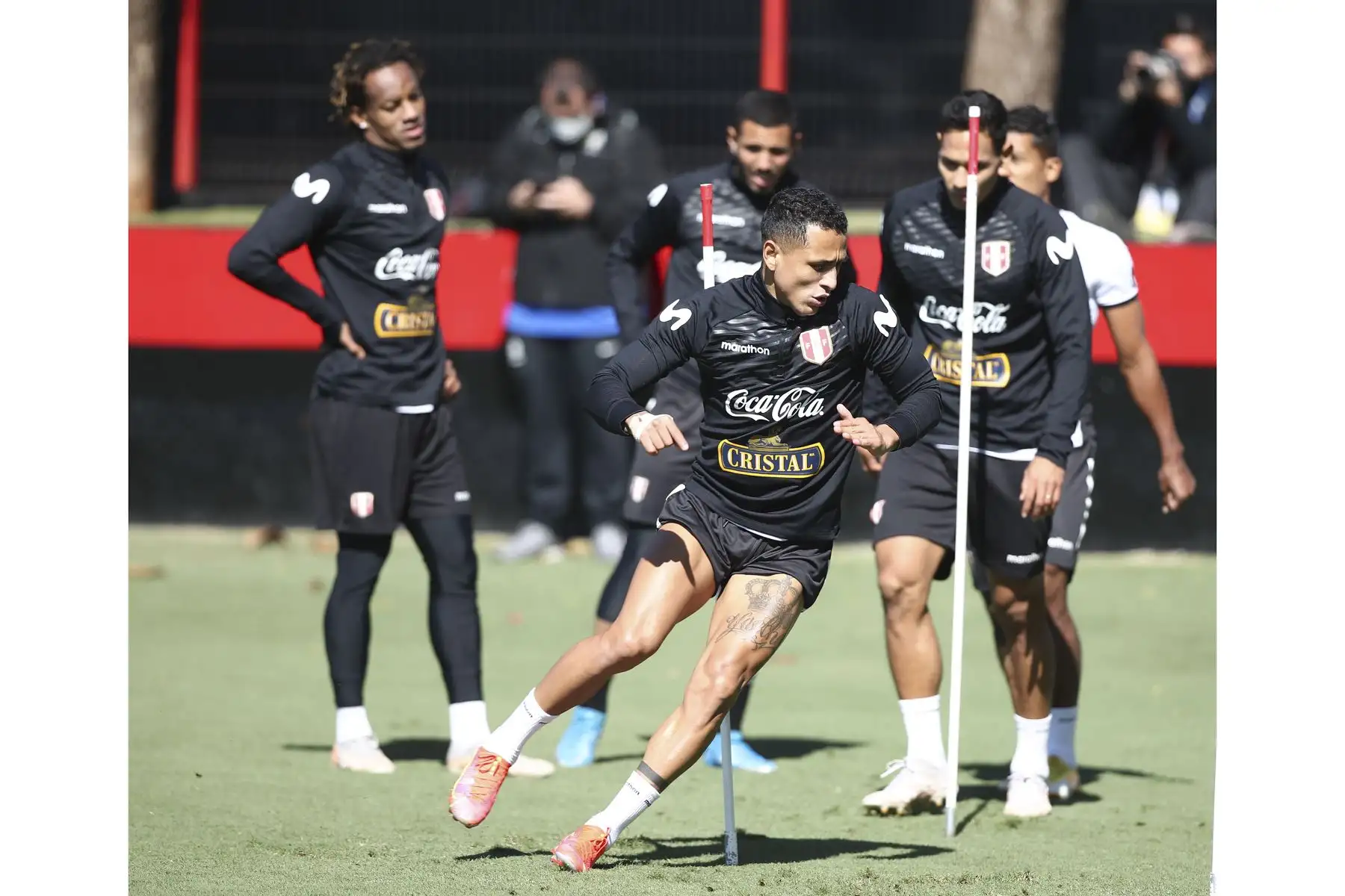 Yoshimar Yotún de la Selección peruana trabajó por segundo día consecutivo para enfrentar este viernes a Paraguay por los cuartos de final de la Copa América. Foto: FPF