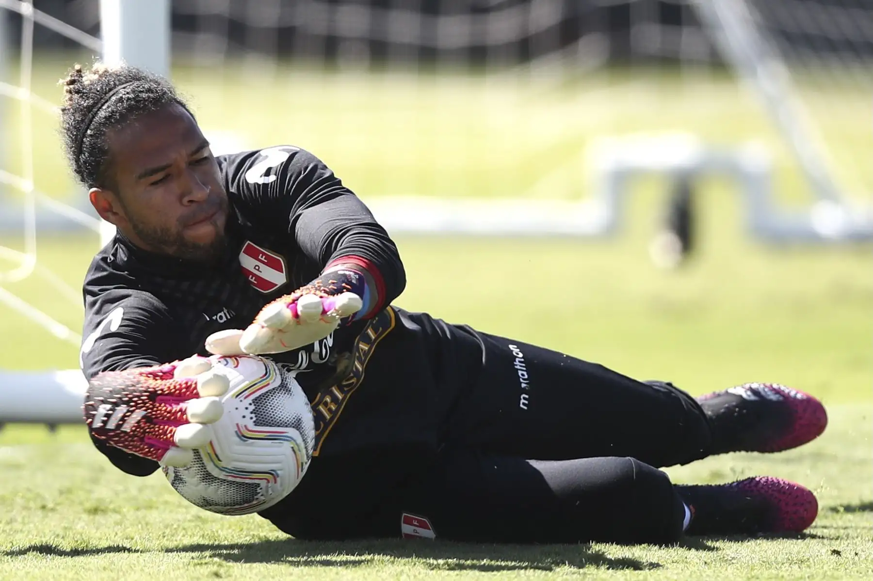 Pedro Gallese de la Selección peruana trabajó por segundo día consecutivo para enfrentar este viernes a Paraguay por los cuartos de final de la Copa América. Foto: FPF