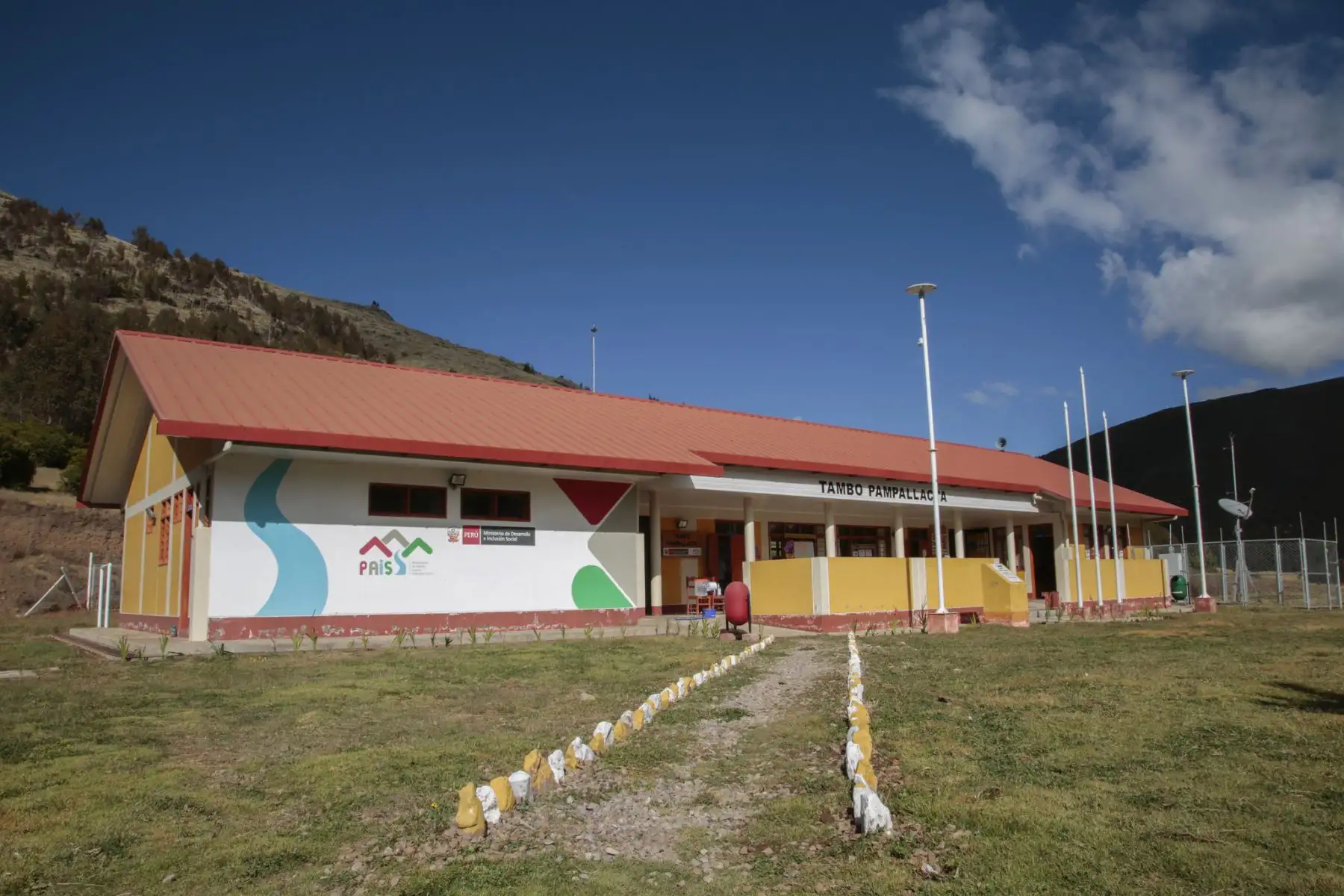 Juan Chipa Ylla, de 22 años, decidió convertirse en técnico en mecánica automotriz, sin embargo, durante la emergencia sanitaria sus clases se volvieron virtuales y tuvo que encontrar una manera de acceder a ellas para lograr su sueño. Foto: ANDINA/Midis