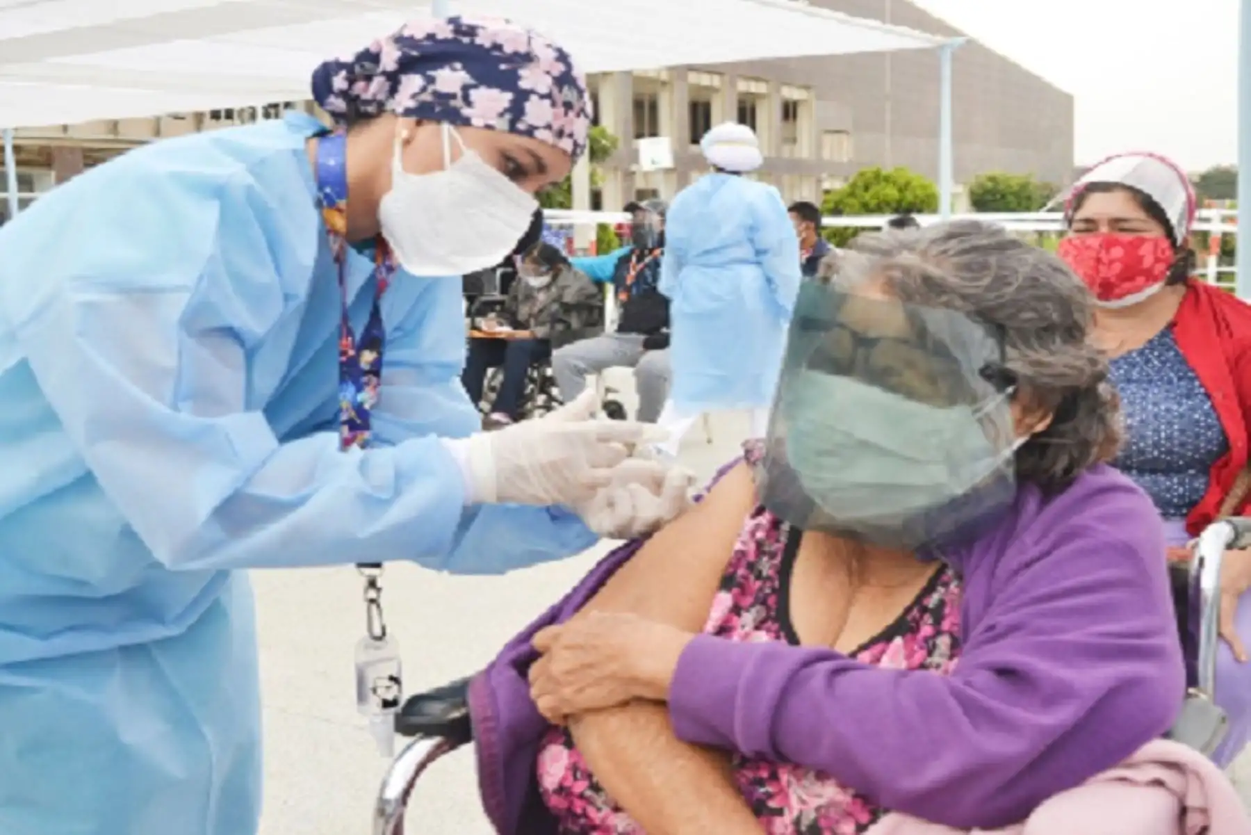 Mil adultos mayores de 80 años faltan recibir su segunda dosis; de 70 a 79, cerca de 3,000; y de 60 a 69 años, bordean las 33,000 personas.
