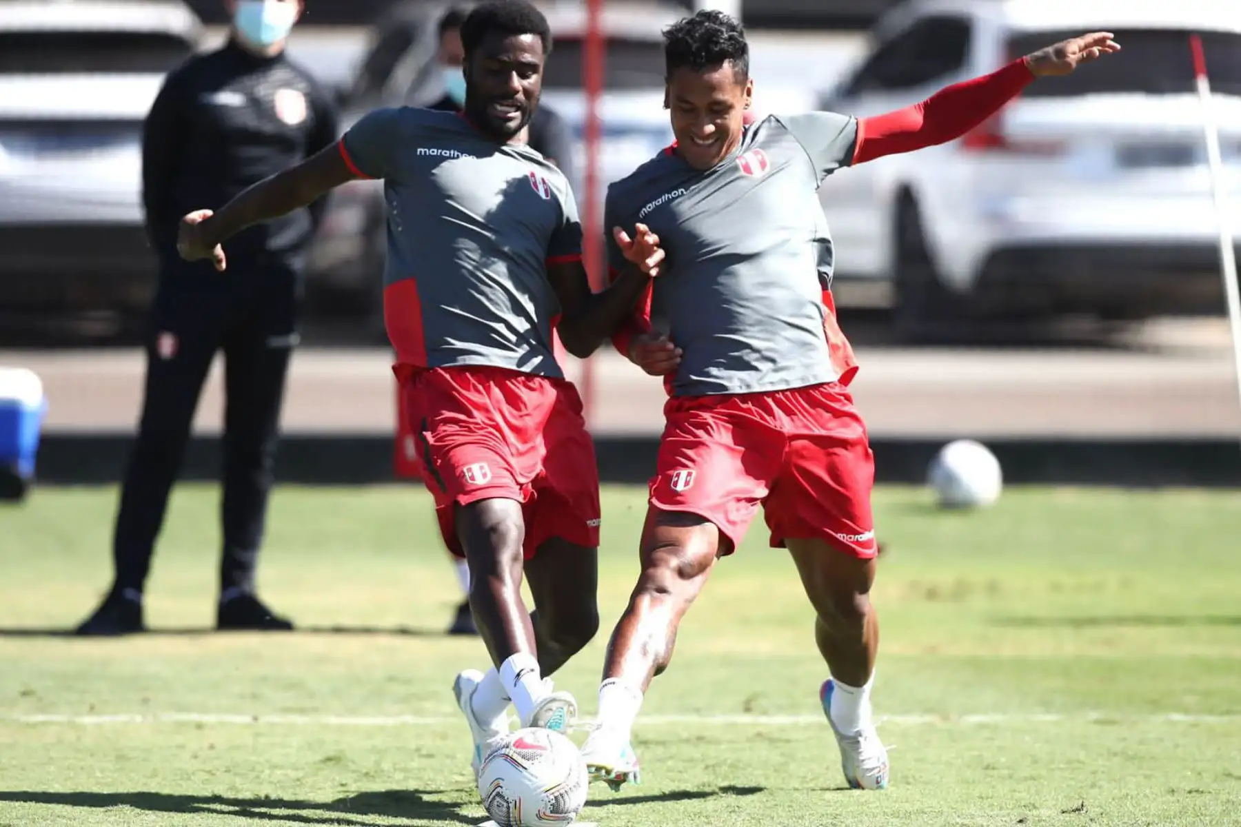 Sergio Ramos y Renato Tapia, entrenan  en Goiania para enfrentar a Paraguay por los cuartos de final de la Copa América. Foto: ANDINA/FPF