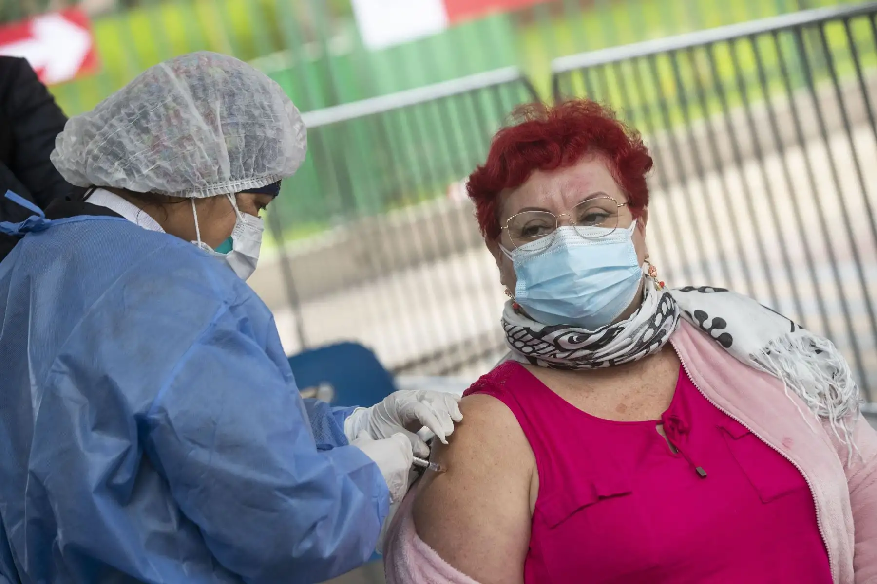 Ministerio de Salud y Legado organizan la vacunación de adultos mayores de 50 años en el Campo de Marte. La atención es de 7:00 a.m. hasta las 4:00 p.m. Foto: ANDINA/Carla Patiño