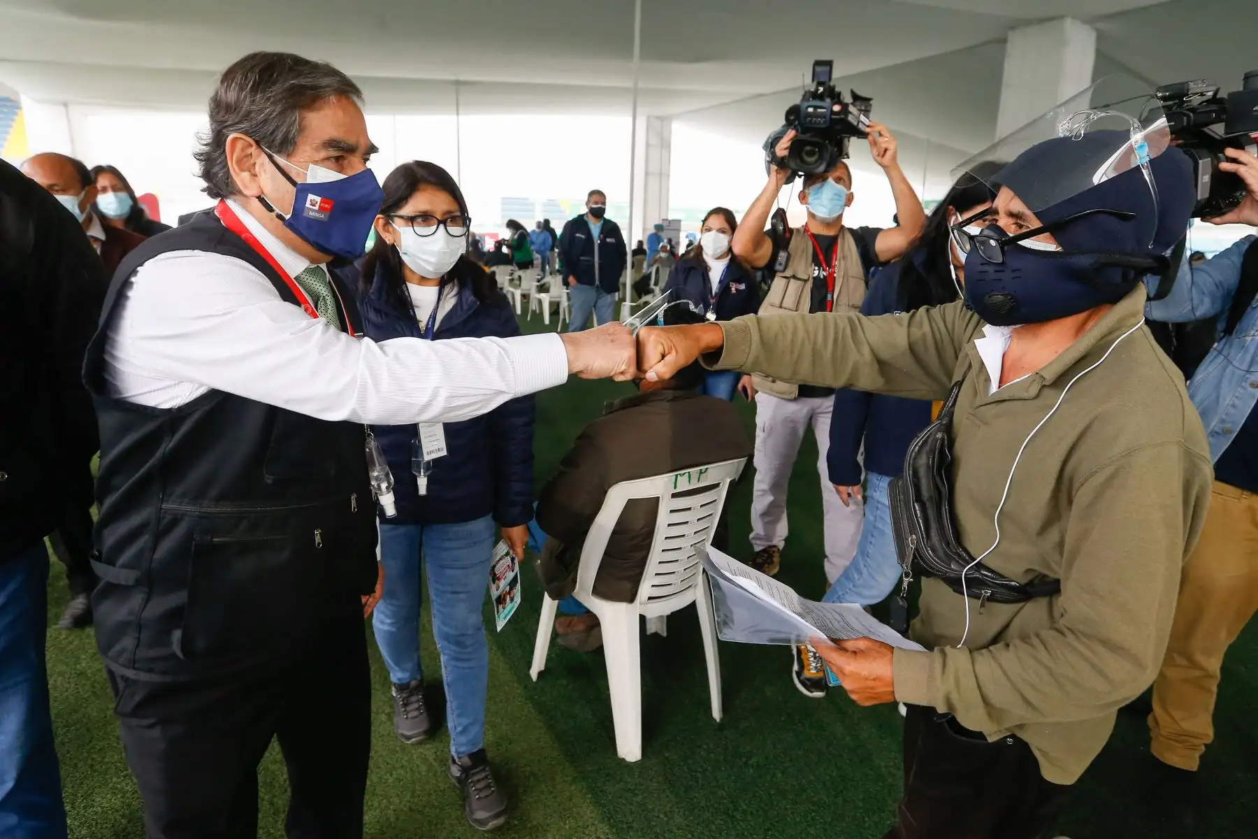 Ministro de Salud Óscar Ugarte supervisa la vacunación 50 mil del distrito de Santa Anita contra la COVID-19.
Foto: ANDINA/Minsa