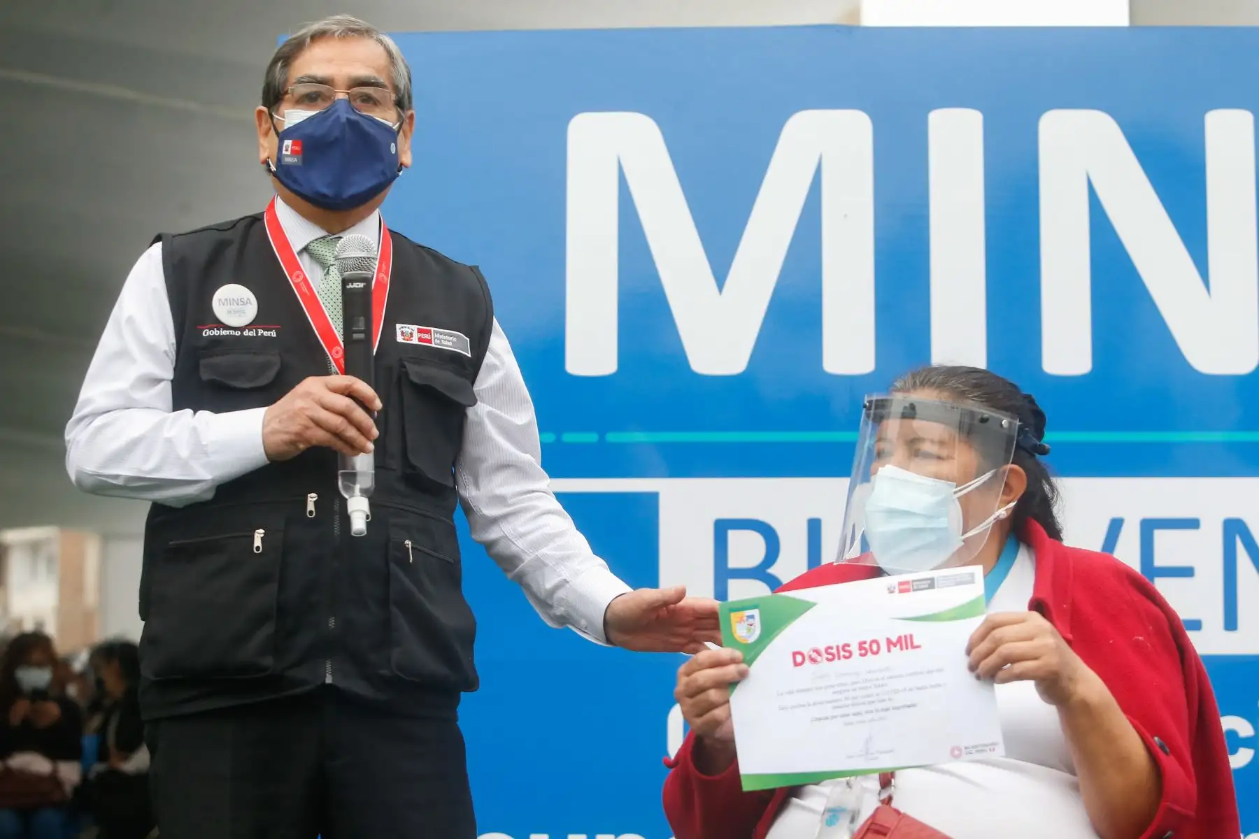Ministro de Salud Óscar Ugarte supervisa la vacunación 50 mil del distrito de Santa Anita contra la COVID-19.
Foto: ANDINA/Minsa