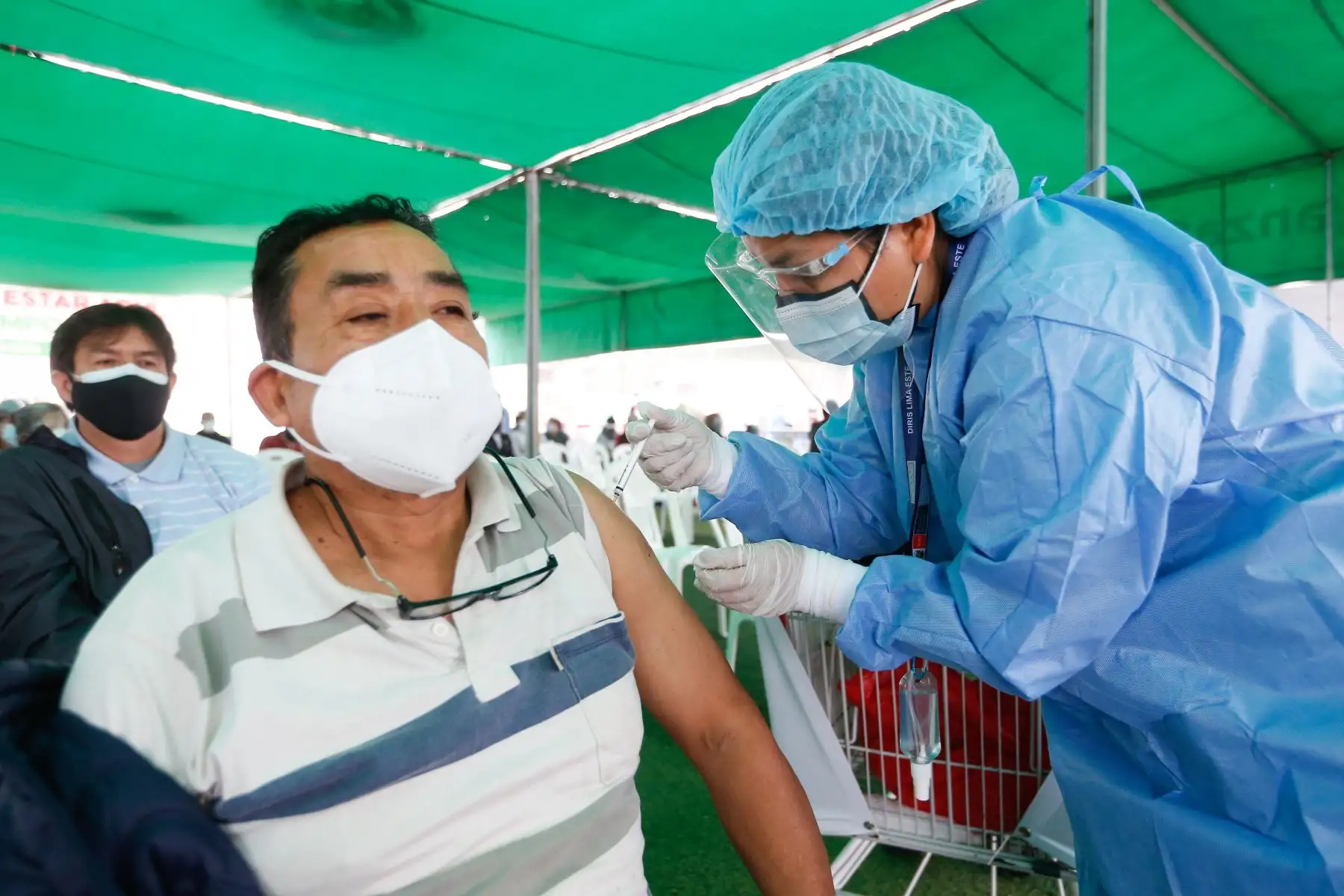 Ministro de Salud Óscar Ugarte supervisa la vacunación 50 mil del distrito de Santa Anita contra la COVID-19.
Foto: ANDINA/Minsa