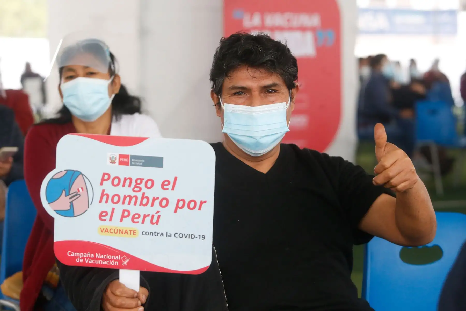 Ministro de Salud Óscar Ugarte supervisa la vacunación 50 mil del distrito de Santa Anita contra la COVID-19.
Foto: ANDINA/Minsa
