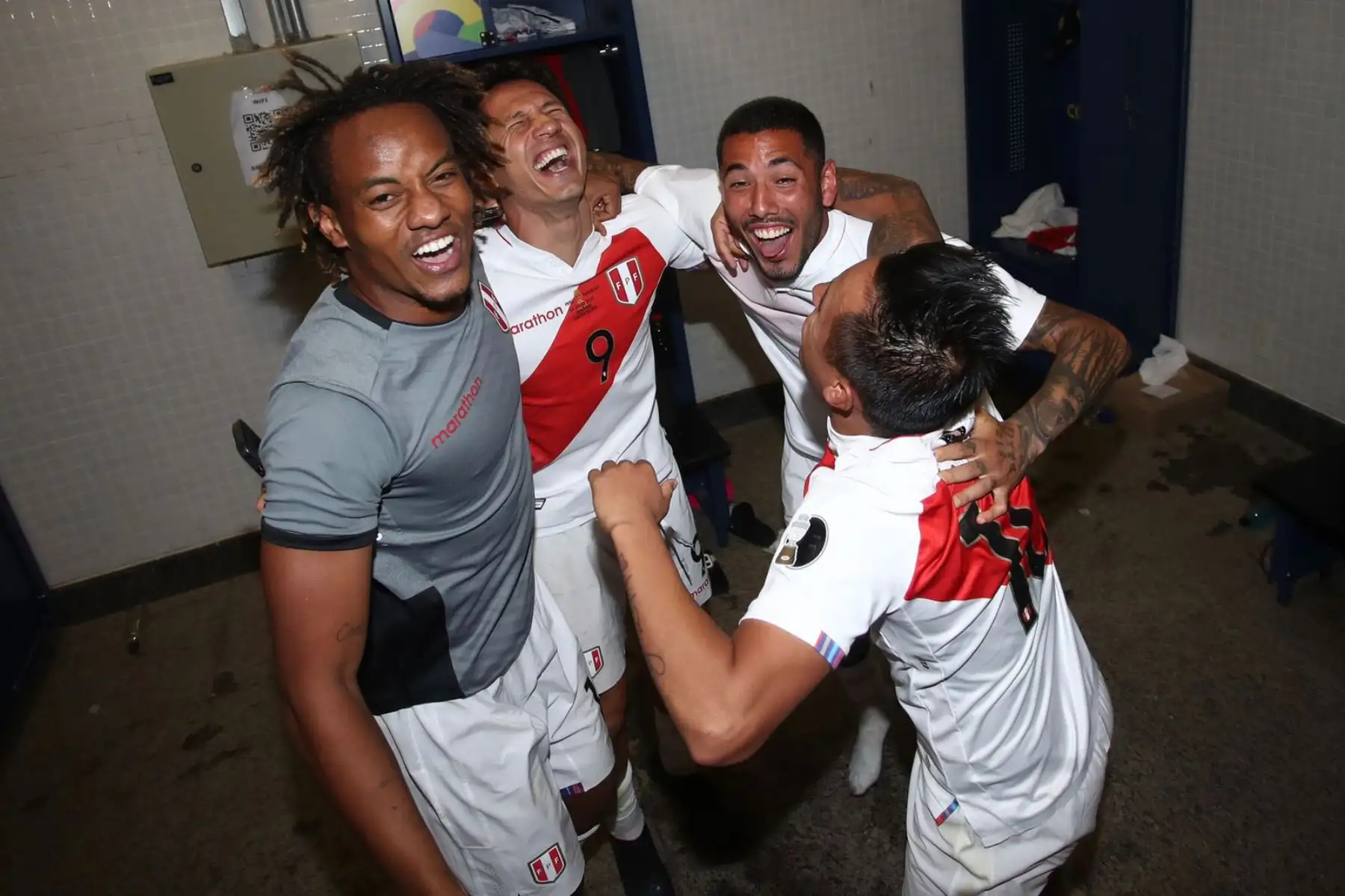 Selección peruana celebró en los camerinos la clasificación a semifinal de la Copa América. Christian Cueva, Sergio Peña, Gianluca Lapadula, André Carrillo y Aldo Corzo mostraron su alegría tras el triunfo ante Paraguay. Foto: FPF