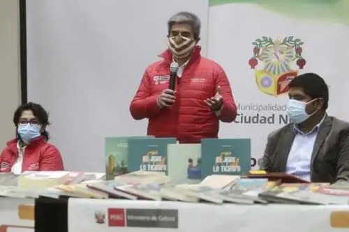 El minisrro de Cultura, Alejandro Neyra, destacó el esfuerzo del Gobierno para promover la lectura y el acceso a los libros en todo el país. Al igual que en Ciudad Nueva y Pocollay, se han realizado entregas en distintas regiones. ANDINA/ Ministerio de Cultura