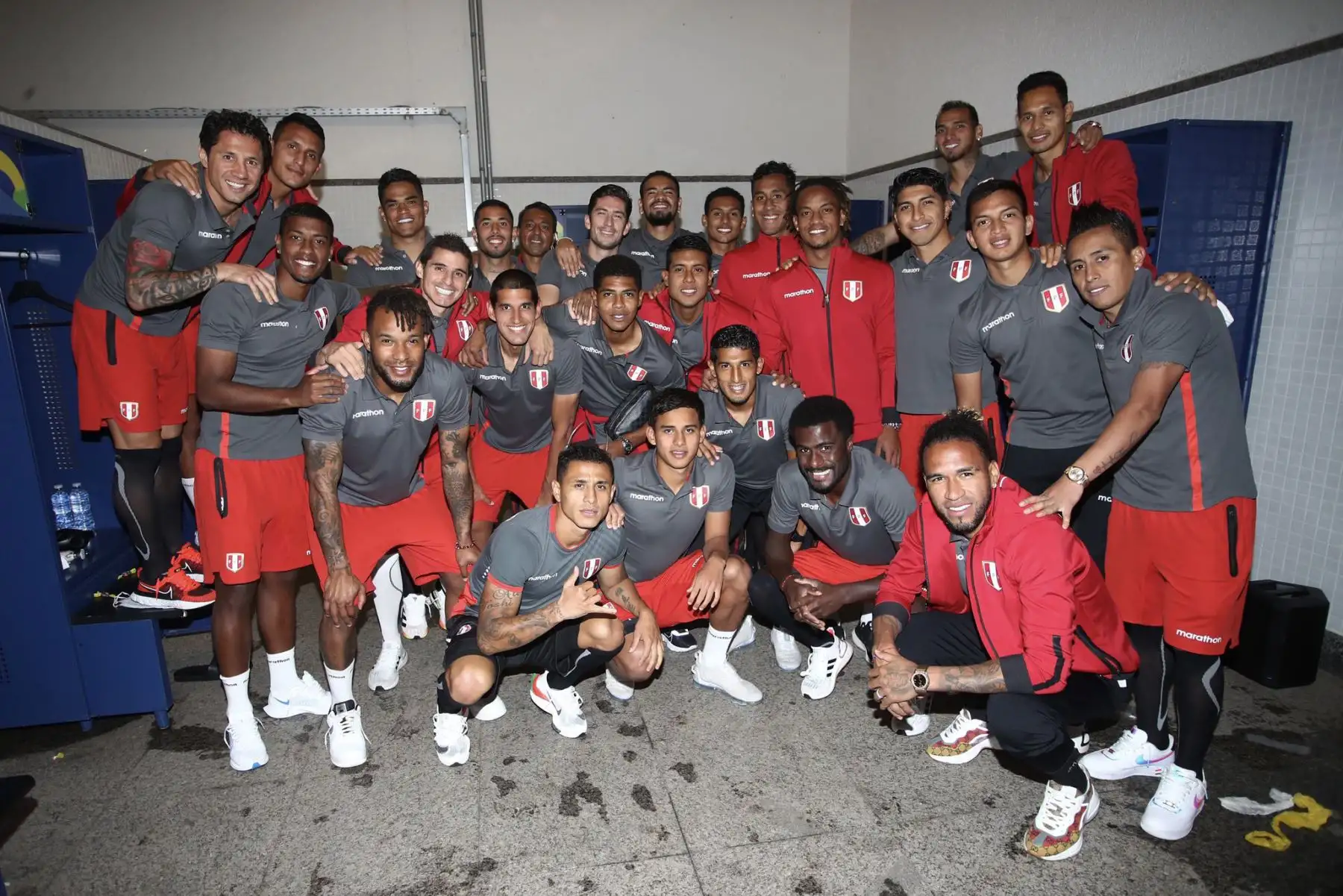Selección peruana celebró en los camerinos la clasificación a semifinal de la Copa América. Foto: FPF