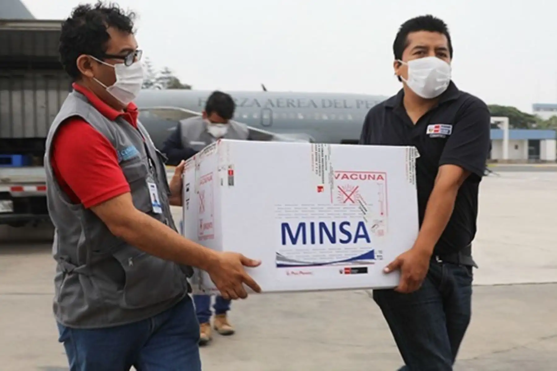 Los despachos están a cargo del Centro Nacional de Abastecimiento de Recursos Estratégicos en Salud que, desde sus almacenes en Lima hasta cada región, verificará la cadena de frío. Foto: ANDINA/Minsa.