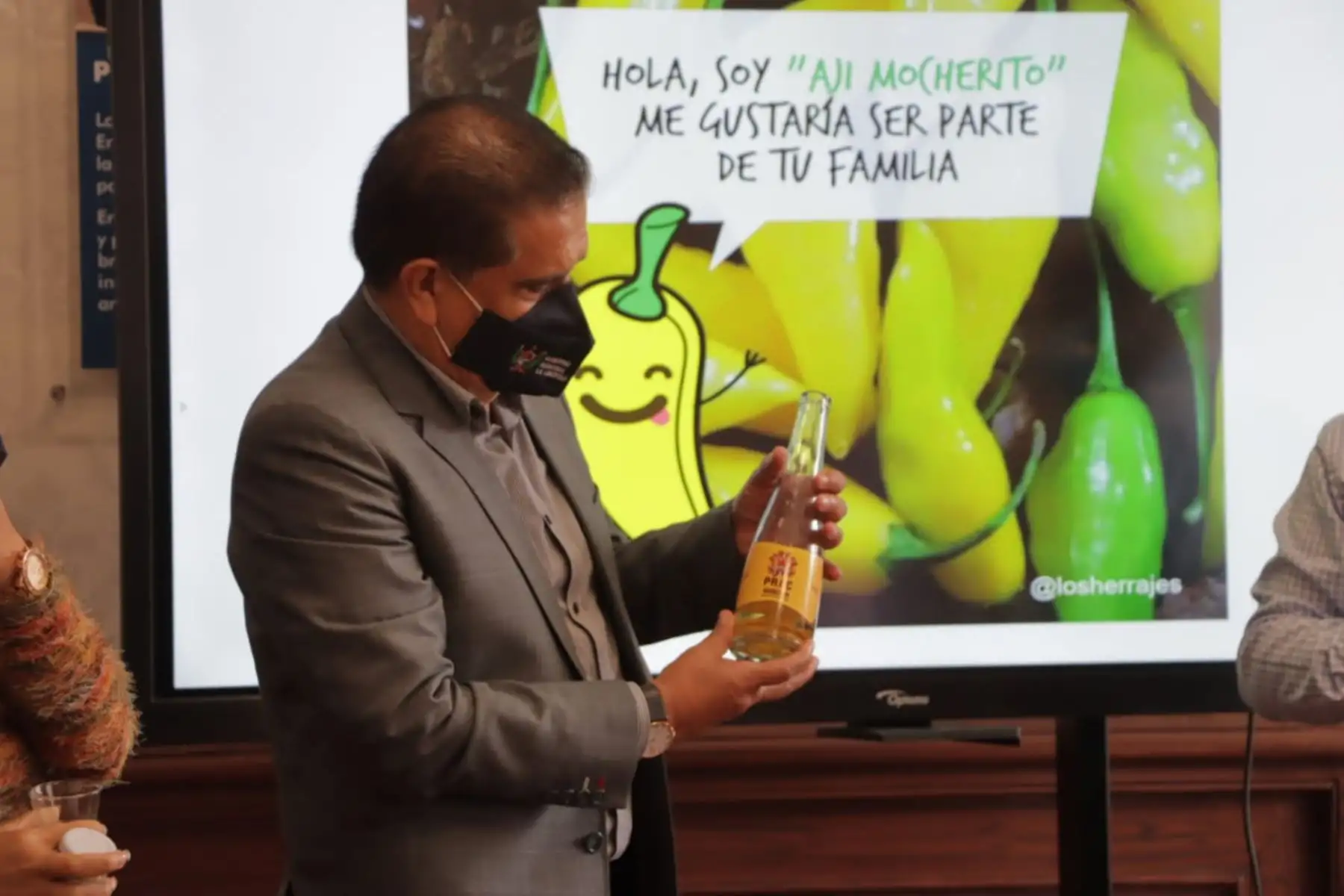 La bebida PAEC se produce a partir de la maceración de la parte exterior del fruto del ají mochero que envuelve las semillas (pericarpio) en aguardiente de uva. Foto: ANDINA/Difusión