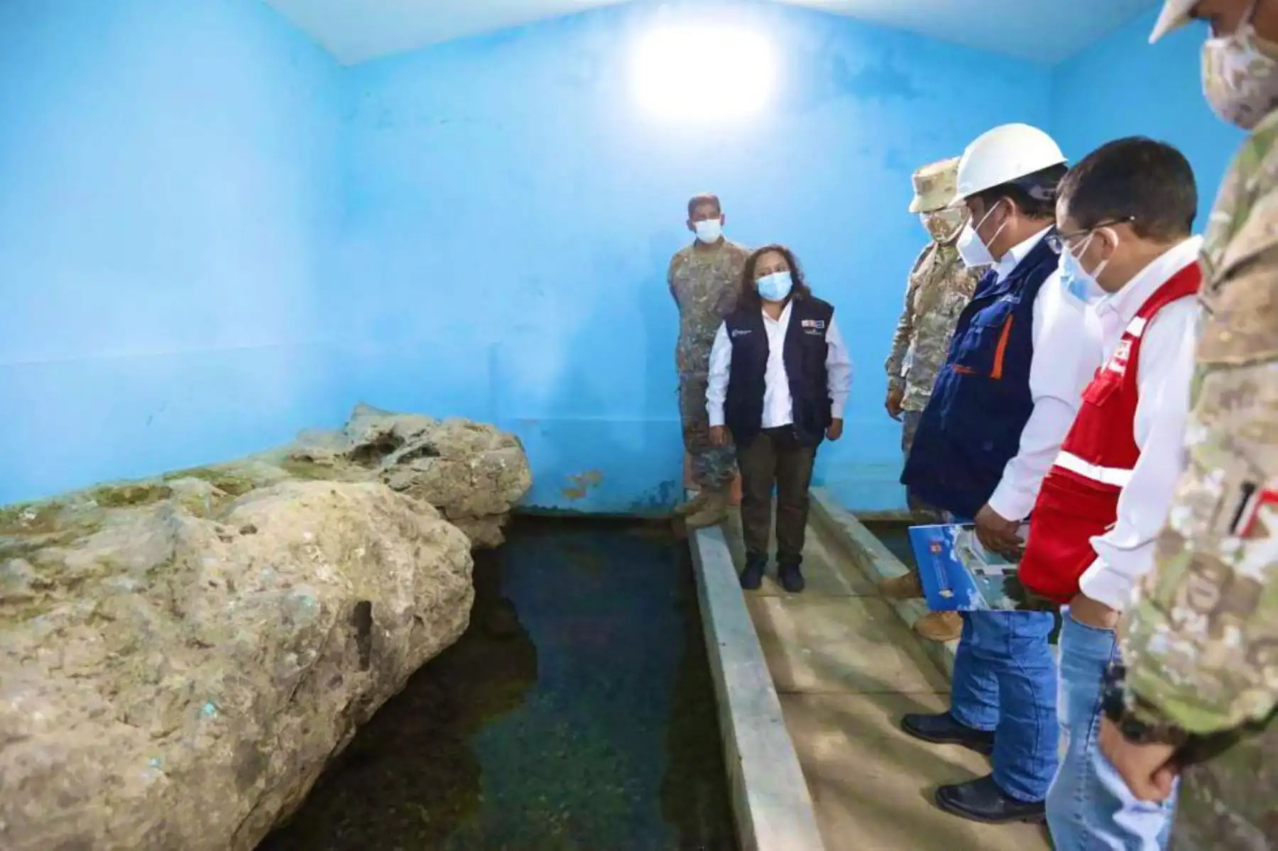 Ministra de Vivienda, Solangel Fernández  supervisa el estado de un importante proyecto de agua y alcantarillado en Baños del Inca, en Cajamarca. Con una inversión de S/103 millones se beneficiará a más de 25000 habitantes. 
Foto: Ministerio de Vivienda