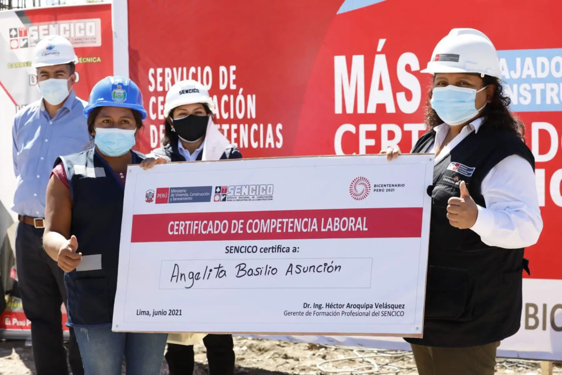 Más de 300 trabajadores de construcción civil fueron capacitados en diversas especialidades y certificados por Sencico en Cajamarca.
Foto: Ministerio de Vivienda