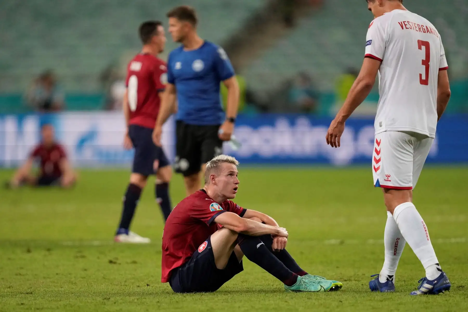 El centrocampista de la República Checa Jakub Jankto reacciona después de perder el partido de cuartos de final de la UEFA EURO 2020 entre la República Checa y Dinamarca en el Estadio Olímpico de Bakú.
Foto: AFP
