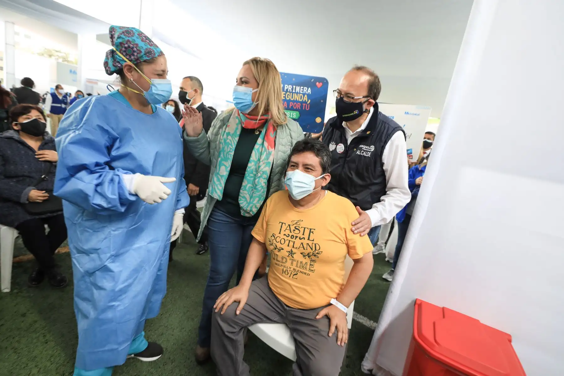 Presidenta ejecutiva de EsSalud,  Fiorella Molinelli, Inspecciona Vacunatorio en el distrito de Surquillo.
Foto: EsSalud