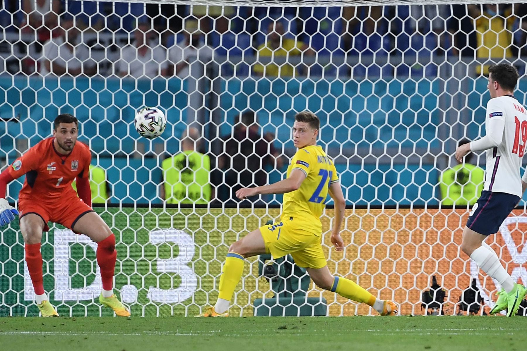 El centrocampista de Inglaterra Mason Mount pierde una oportunidad durante el partido de fútbol de cuartos de final de la UEFA EURO 2020 entre Ucrania e Inglaterra en el Estadio Olímpico de Roma.
Foto: AFP