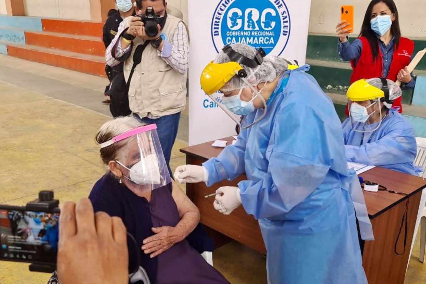 Cajamarca inicia mañana la vacunación contra la covid-19 a 22,400 docentes del ámbito rural. ANDINA/Difusión