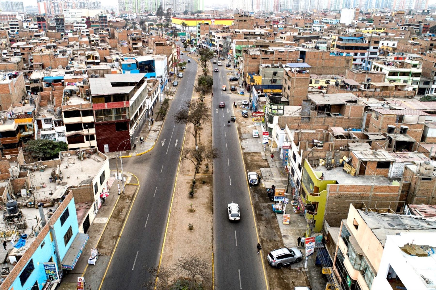 Comas: Municipalidad de Lima reparó pistas en la av. Víctor Andrés Belaunde. Foto: ANDINA/Difusión.