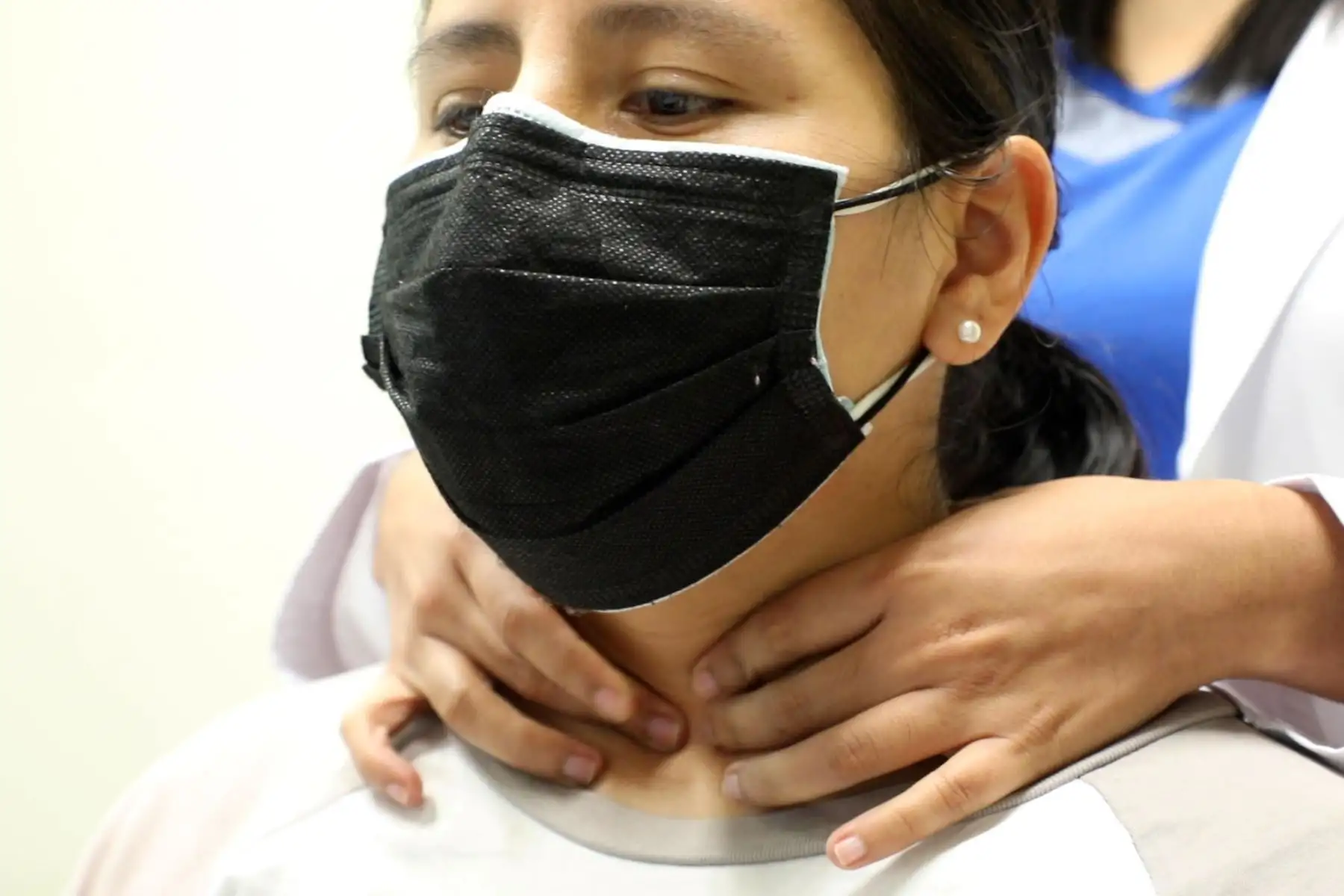 Gracias a un estudio retrospectivo de los casos de covid-19 que se trataron en el Hospital Guillermo Almenara, se reveló la presencia de tirotoxicosis, manifiesta y subclínica (con y sin sintomatología), en pacientes contagiados por el coronavirus. ANDINA/ EsSalud