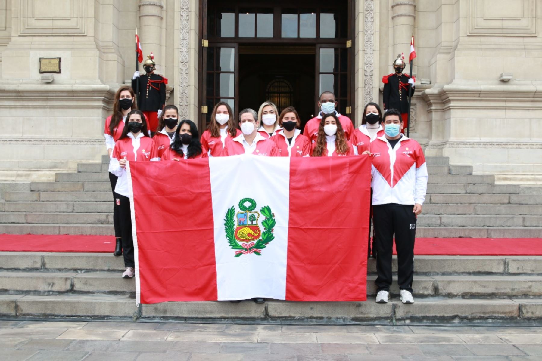 El presidente del IPD, Gustavo San Martín, acompañó a la delegación peruana olímpica a Palacio de Gobierno.