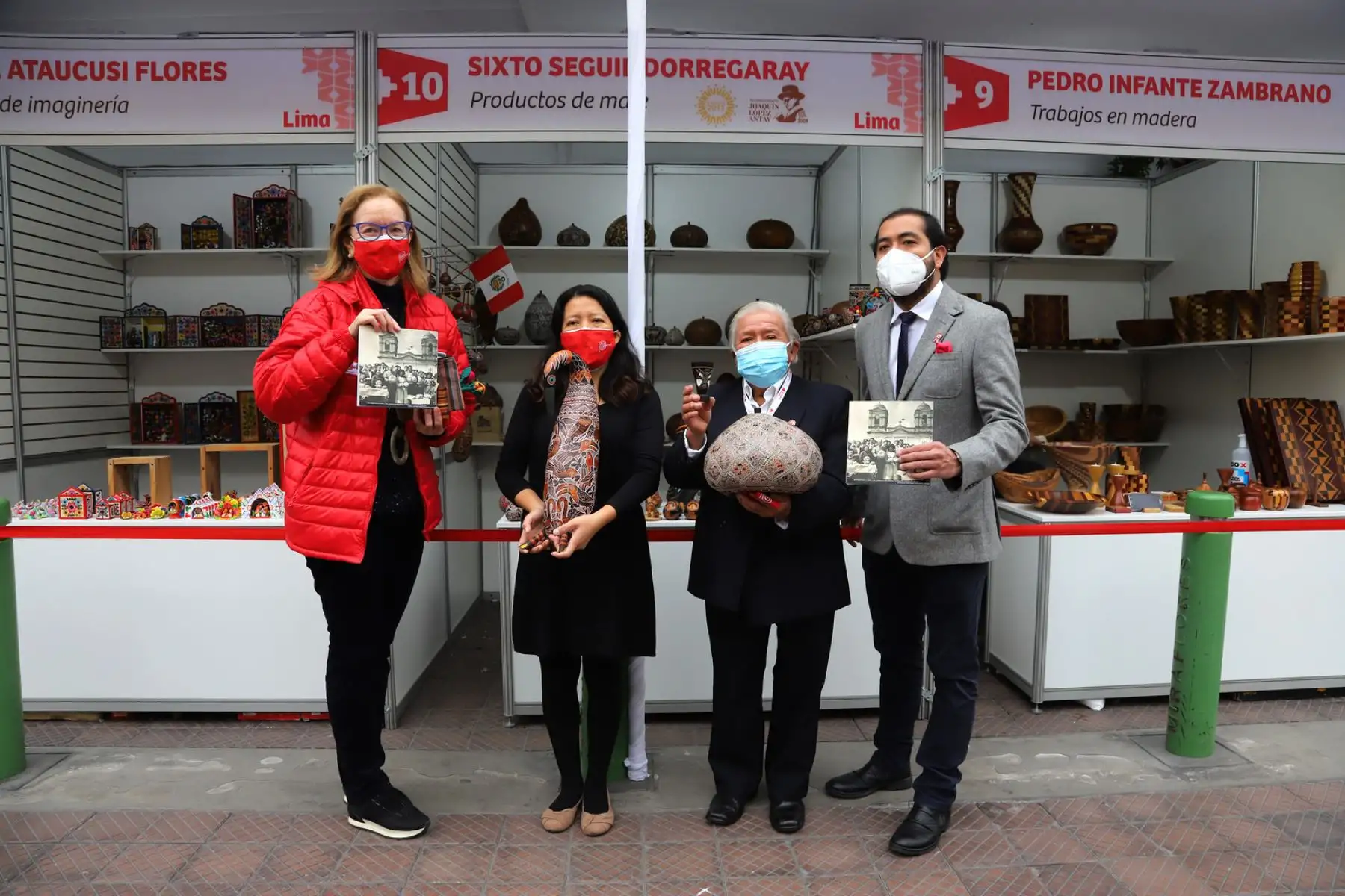 Treinta artistas de diversas regiones del país ofrecen sus trabajos en evento “Artesanías del Perú” organizado por el Mincetur, en el Parque Kennedy, Miraflores. La viceministra de Turismo, Lyda García, encabezó la inauguración. Foto: ANDINA/Mincetur