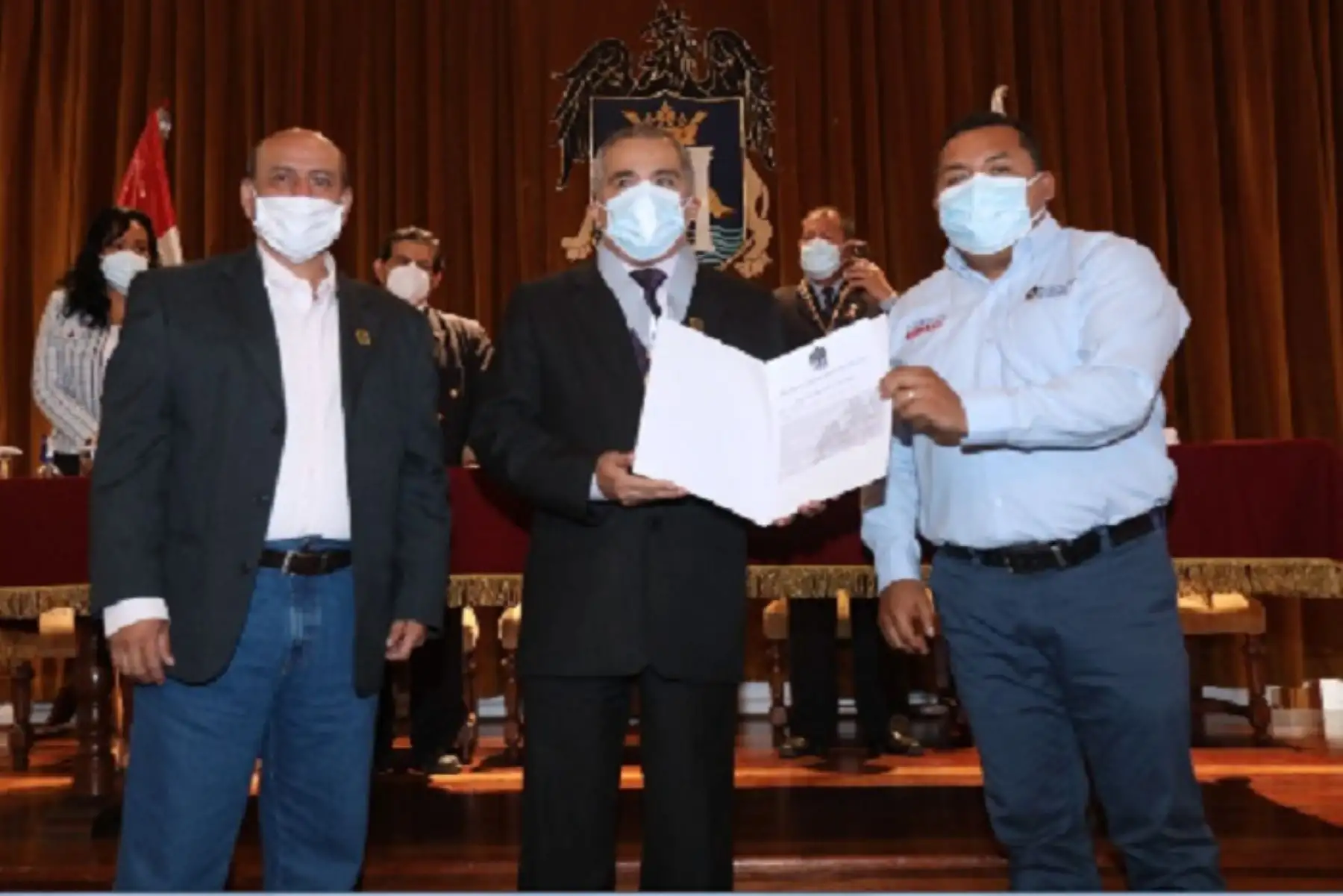 En esta ceremonia participaron 30 maestros de forma presencial y 20 lo hicieron de manera virtual.