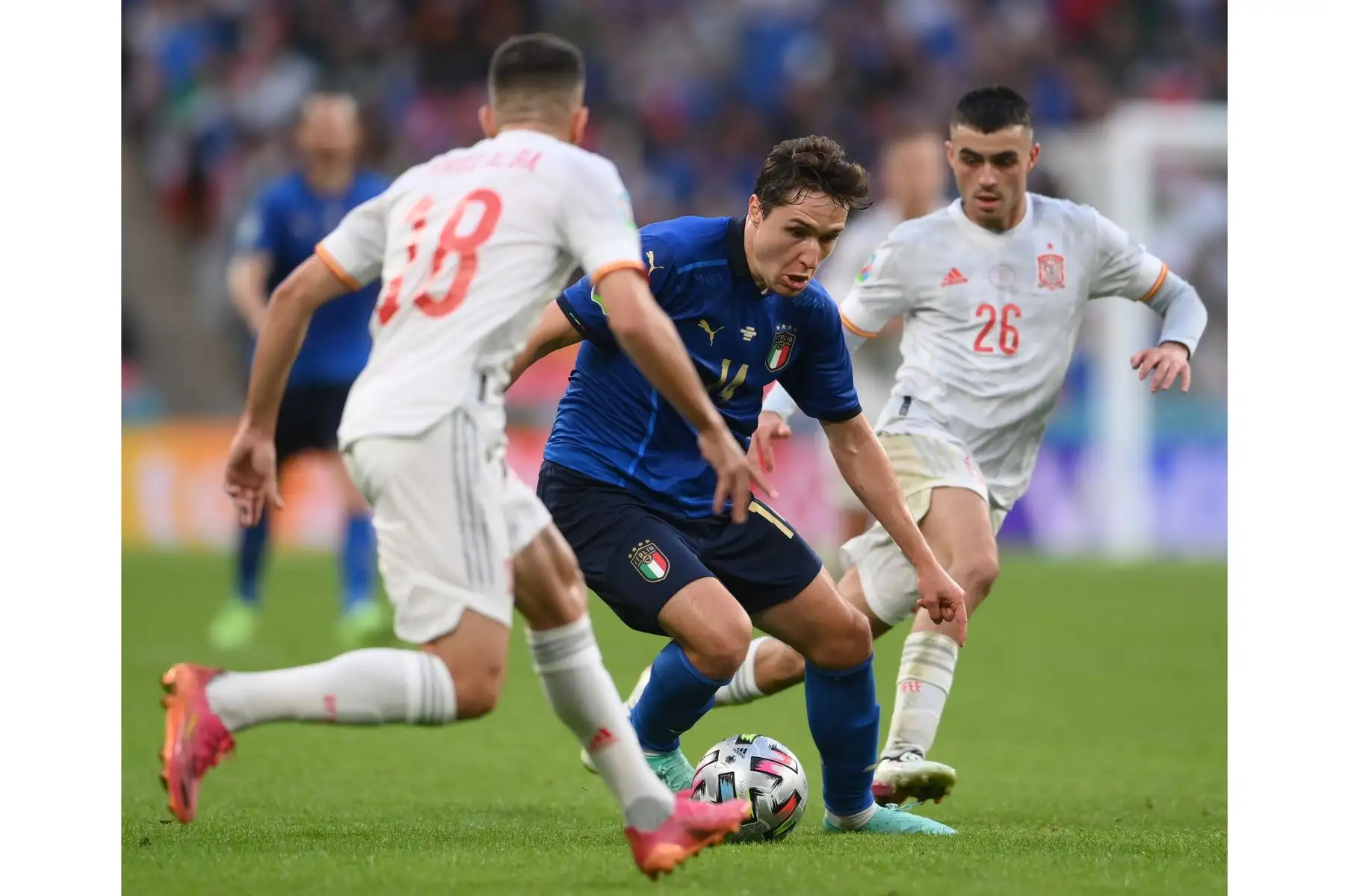 Federico Chiesa de Italia en acción durante la semifinal de la UEFA EURO, en el estadio de Wembley en Londres, Inglaterra. Foto: EFE