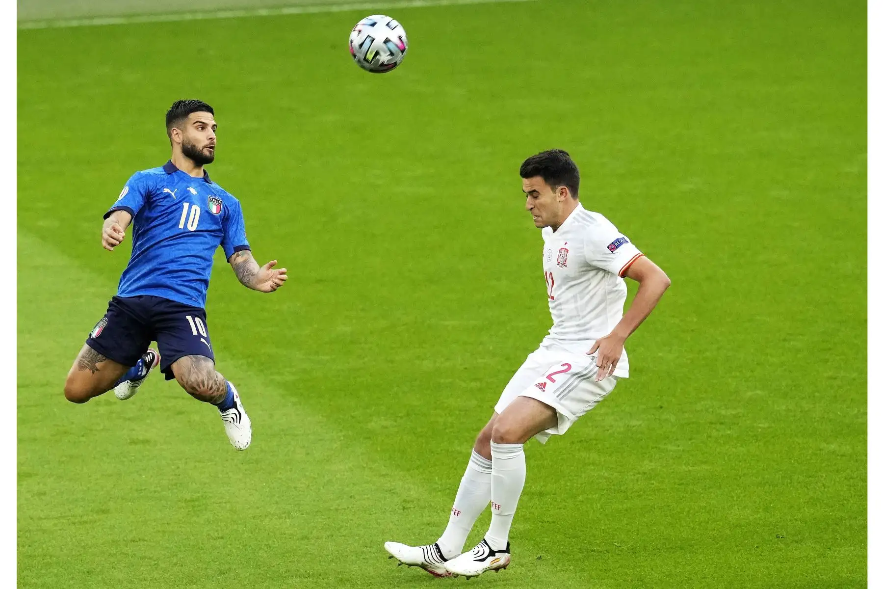 Lorenzo Insigne de Italia en acción contra Eric García de España durante la semifinal de la UEFA EURO 2020 , en el estadio de Wembley en Londres, Inglaterra. Foto: EFE