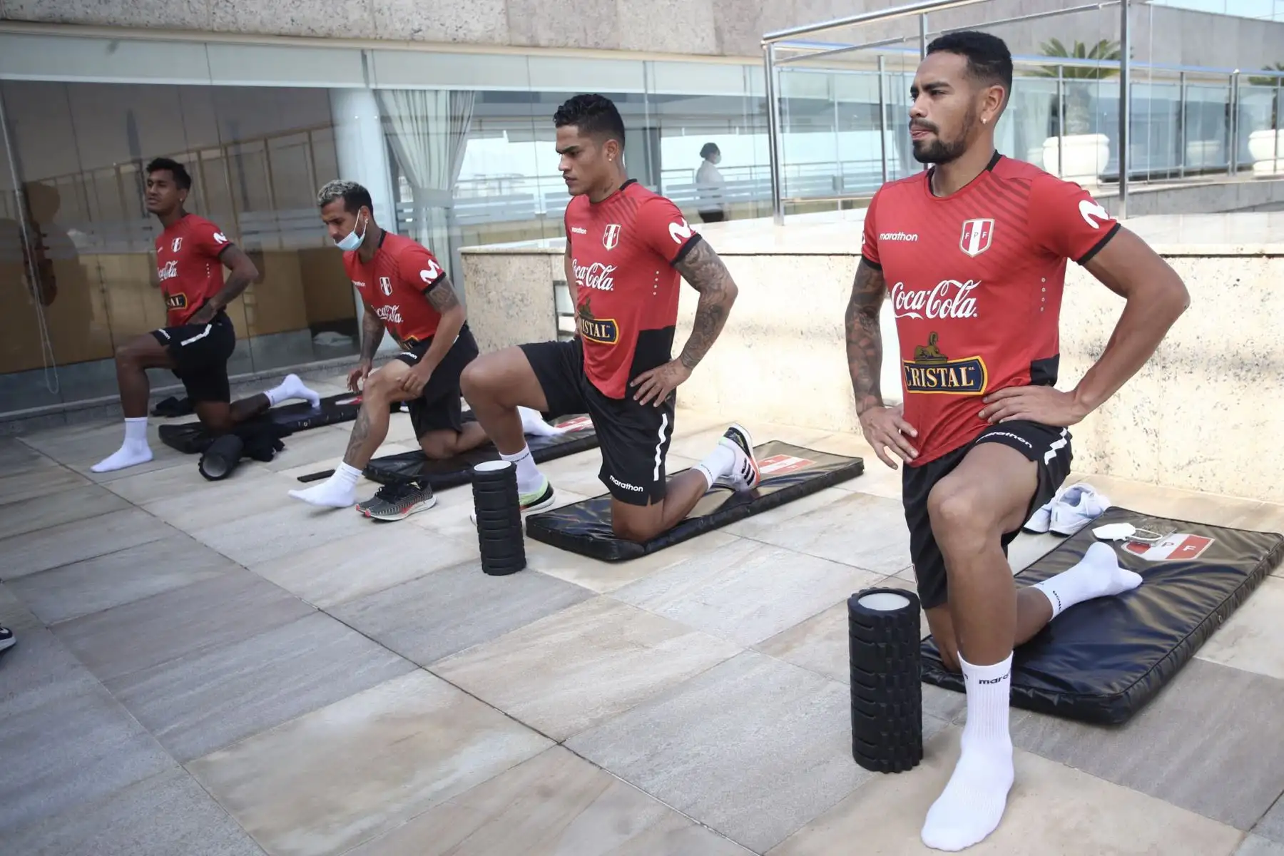Selección peruana ya se mentaliza en el duelo por el tercer puesto de la Copa América y volvió a los trabajos de preparación.
En la imagen Renato Tapia Miguel Trauco, Santamaría y Alexander Callens
Foto: Selección Peruana