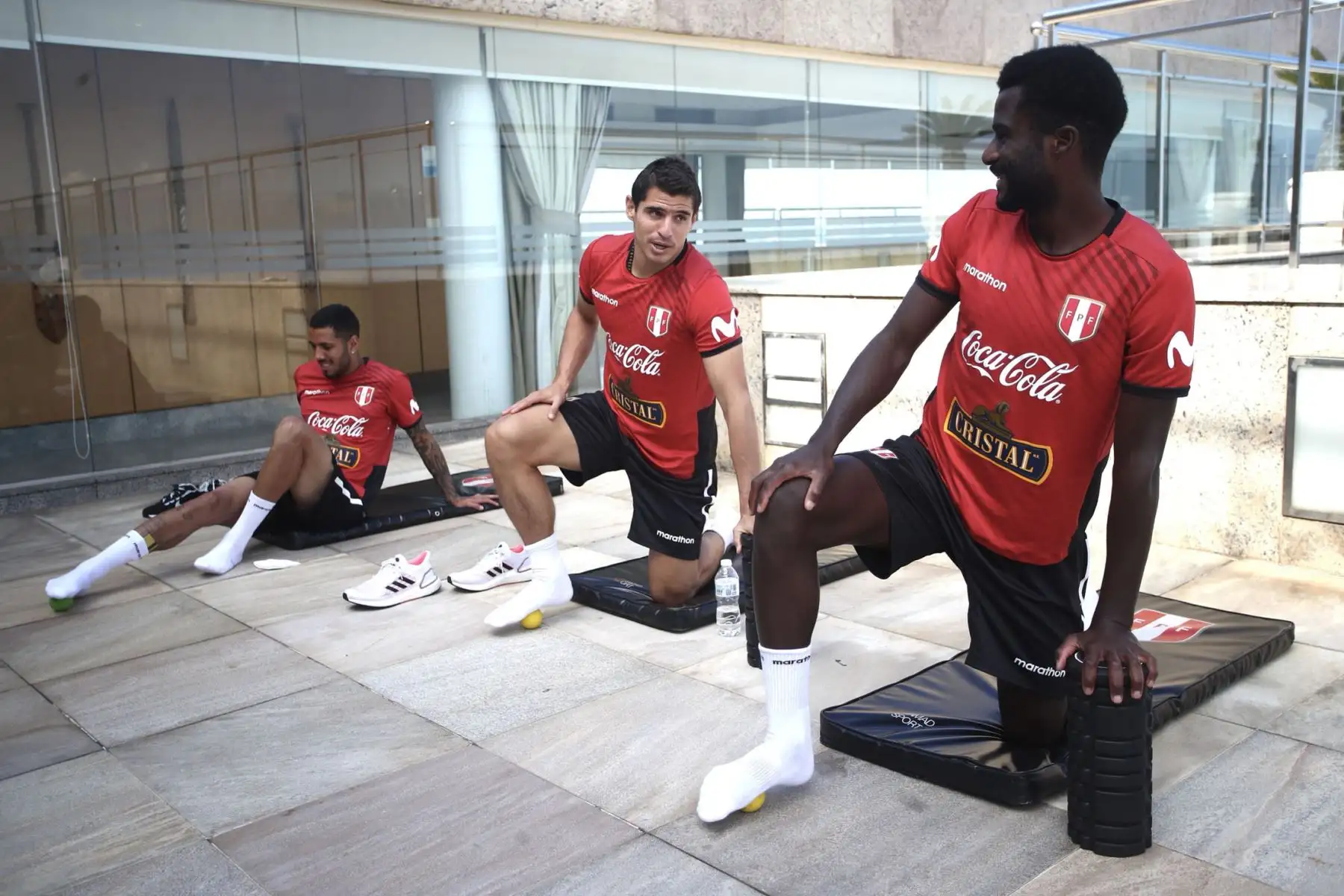 Selección peruana ya se mentaliza en el duelo por el tercer puesto de la Copa América y volvió a los trabajos de preparación.
En la imagen Cristian Ramos y Aldo Corzo.
Foto: Selección Peruana