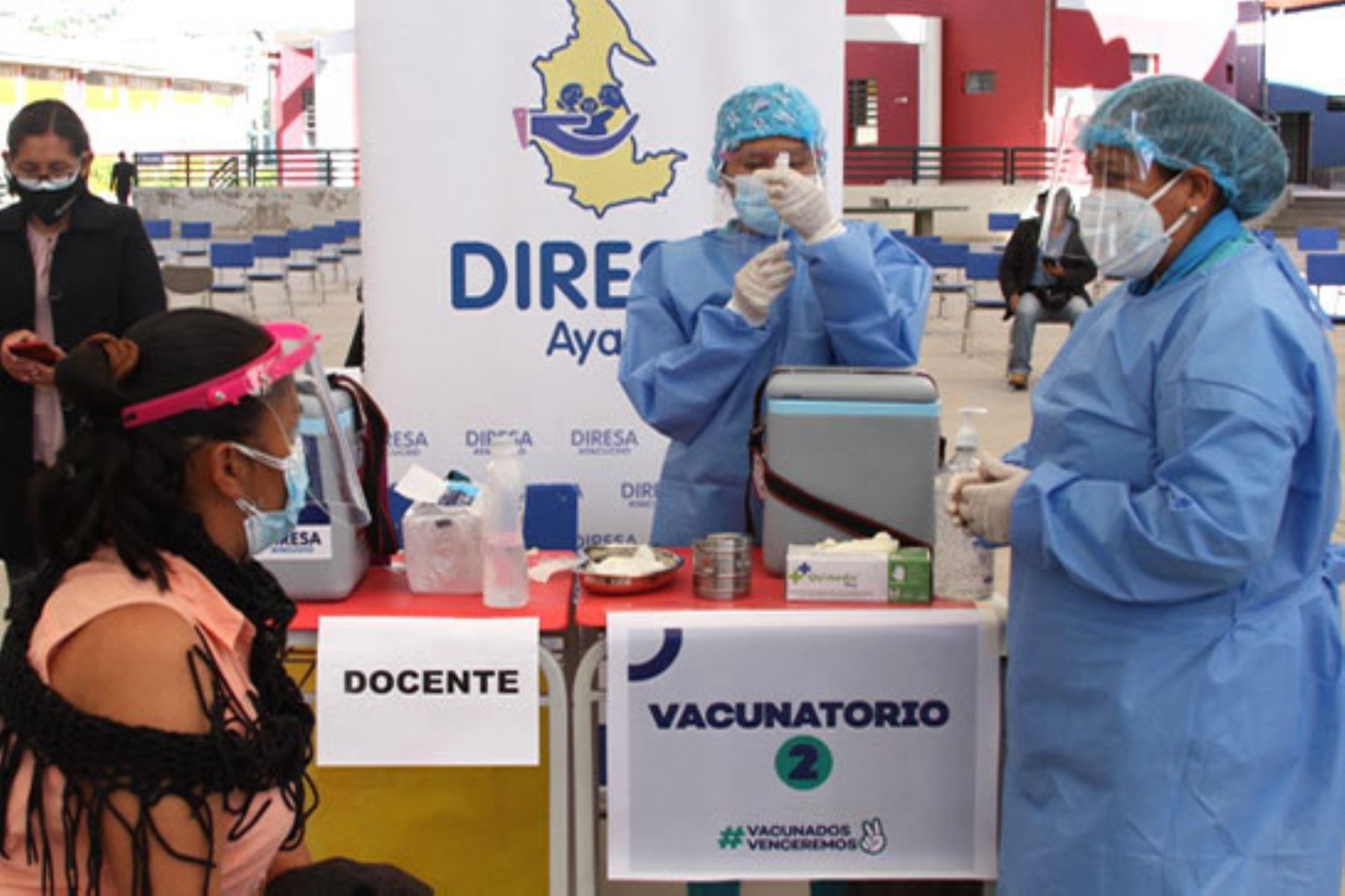 Hoy empezó la vacunación a docentes de zonas rurales de 18 regiones del país. ANDINA/ Minsa