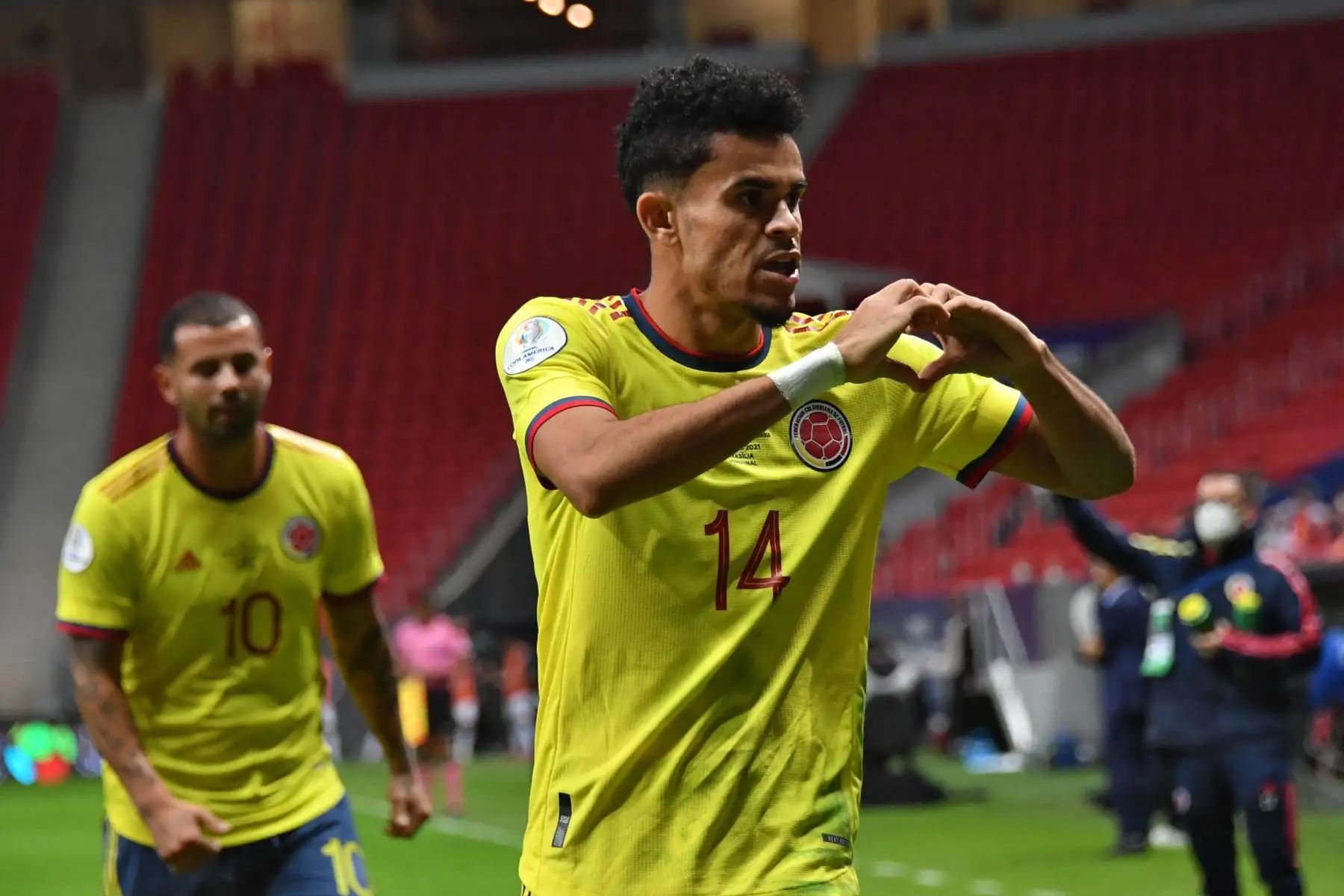 El colombiano Luis Díaz celebra tras anotar contra Argentina durante la semifinal del torneo de fútbol de la Copa América Conmebol 2021 en el estadio Mane Garrincha de Brasilia, Brasil.
Foto: AFP El colombiano Luis Díaz celebra tras anotar contra Argentina durante la semifinal del torneo de fútbol de la Copa América Conmebol 2021 en el estadio Mane Garrincha de Brasilia, Brasil.
Foto: AFP
