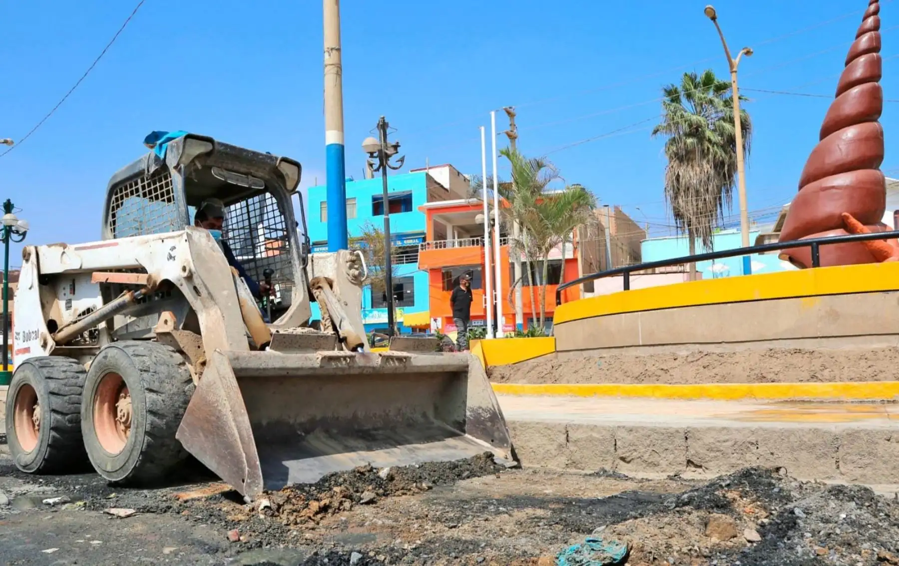 El Gobierno Regional de Lima ejecuta obras de mantenimiento vial en el puerto de Huacho, en la provincia de Huaura.