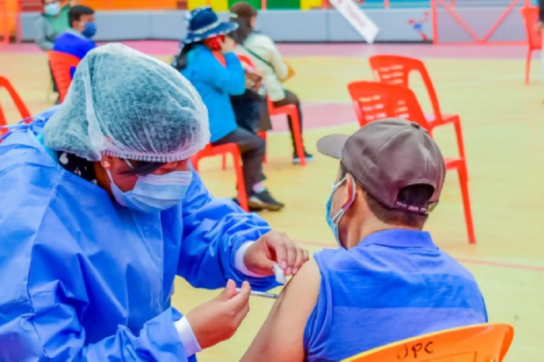 La Dirección Regional de Salud (Diresa) de Áncash informó que en el primer día de vacunación contra la covid-19 a favor de docentes de zonas rurales de este departamento se inoculó la primera dosis al 55% de este grupo poblacional.