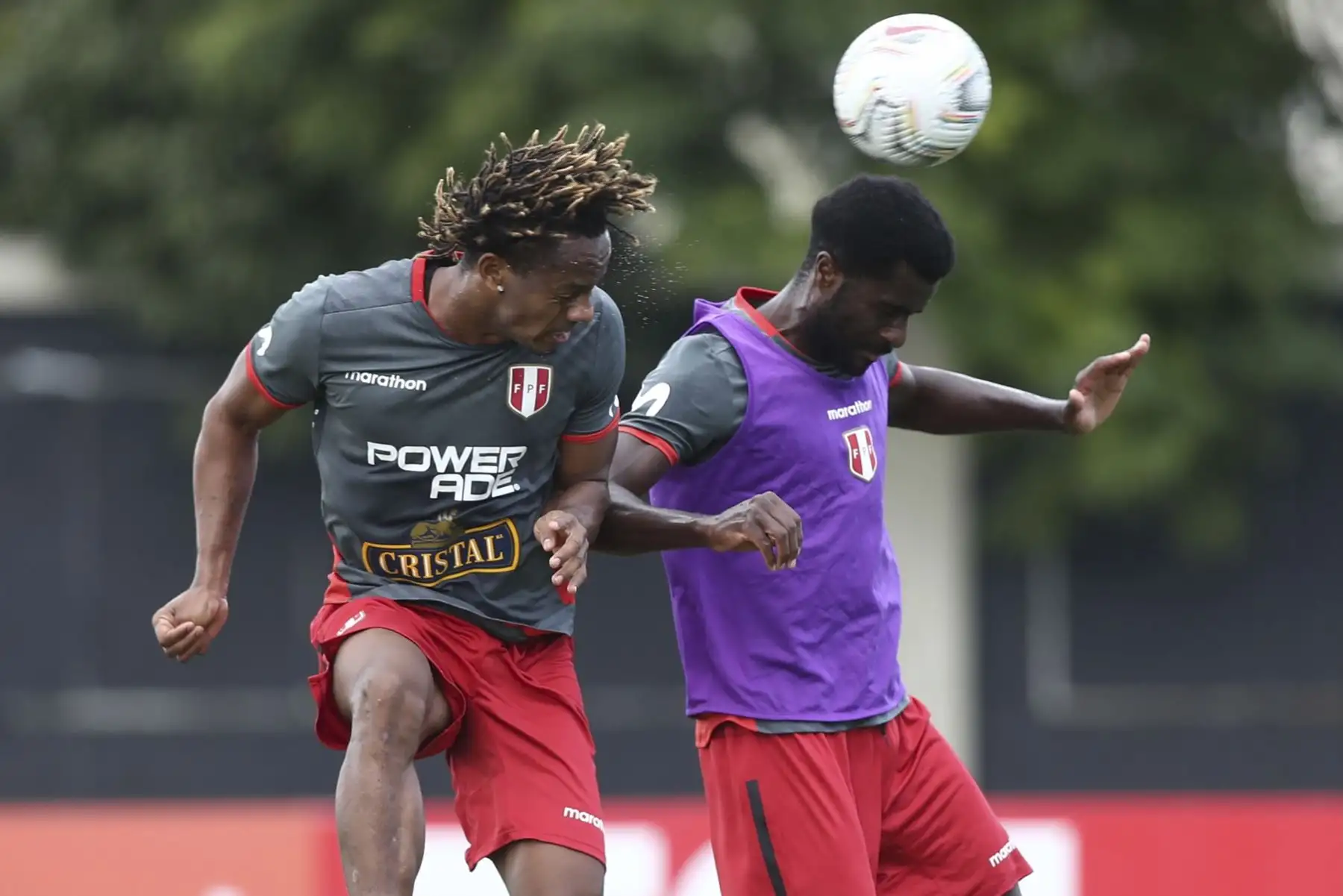 André Carrillo y Christian Ramos de la Selección peruana entrenan previo a su viaje a Brasilia para enfrentar a Colombia por el tercer lugar de la Copa América 2021. Foto: FPF