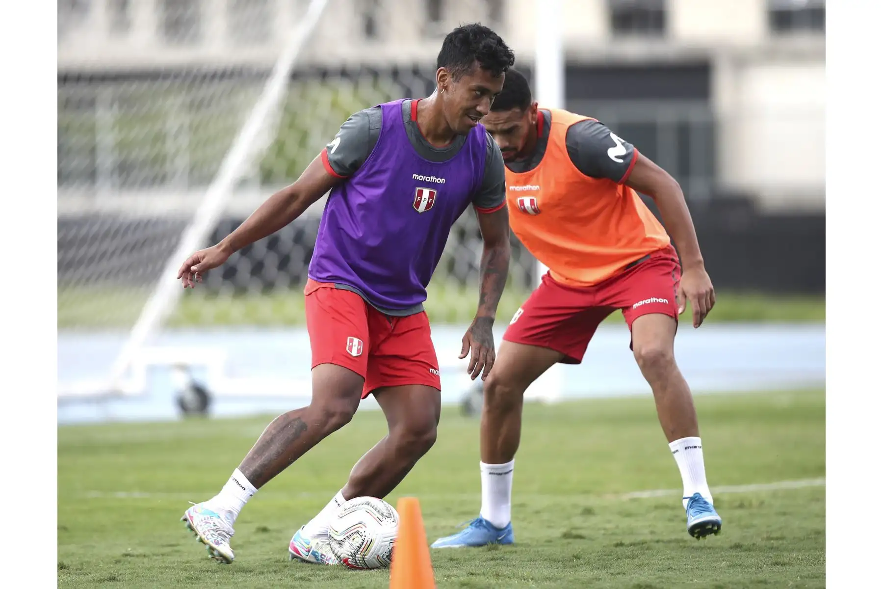 Renato Tapia y Alexander Callens de la Selección peruana entrenan previo a su viaje a Brasilia para enfrentar a Colombia por el tercer lugar de la Copa América 2021. Foto: FPF
