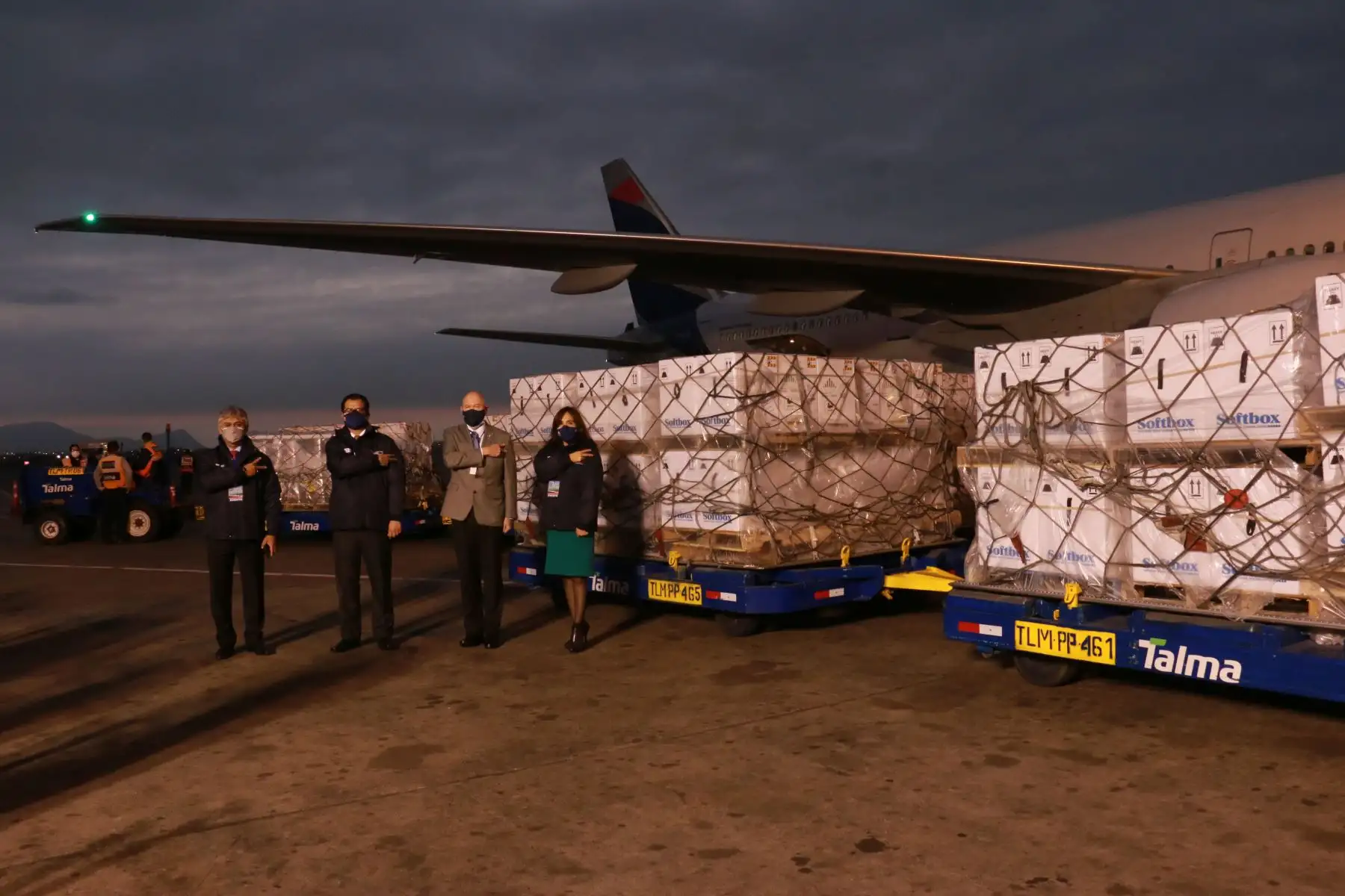 Perú recibió un segundo lote de vacunas contra la covid-19 donadas por el gobierno de Estados Unidos. En total suman dos millones de dosis que permitirán continuar con el proceso de vacunación en todo el país. 
Foto: Minsa