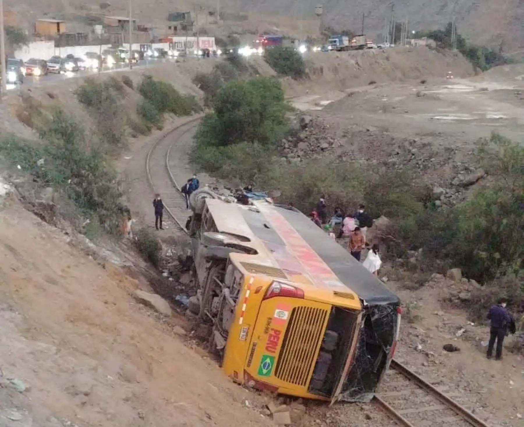 Accidente de tránsito en la carretera Central dejó 1 muerto y al menos 15 heridos, todos pasajeros del bus de la empresa Molina. Foto: Facebook/Buses ruteros del Perú